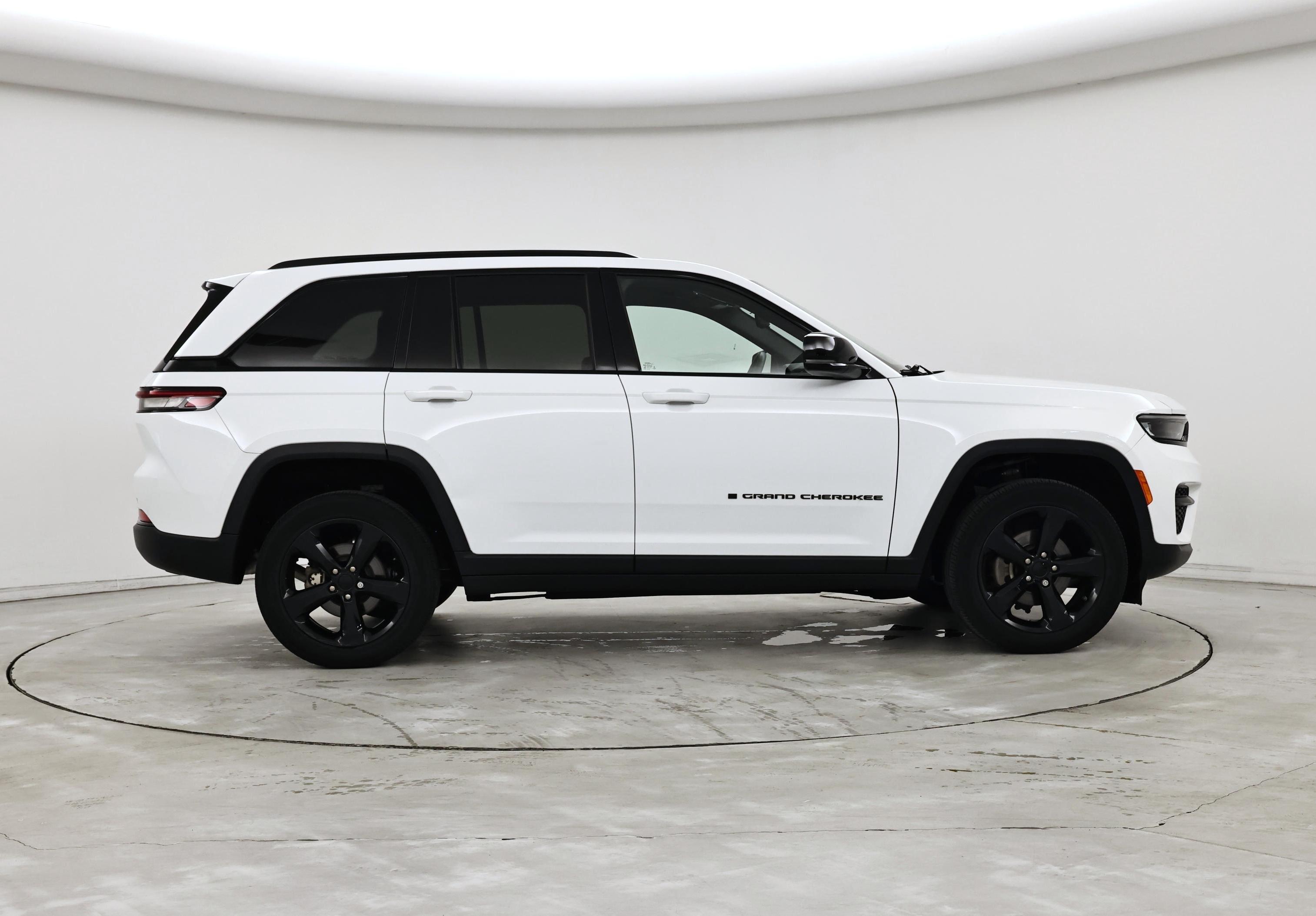 Thumbnail: 2022 Jeep Grand Cherokee - 7