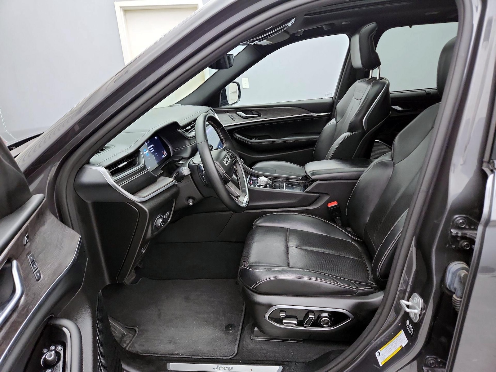 2022 Jeep Grand Cherokee Overland - Photo 12