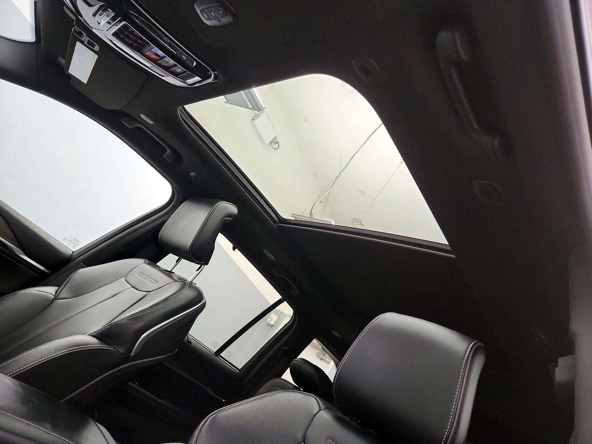 Thumbnail: 2022 Jeep Grand Cherokee - 20