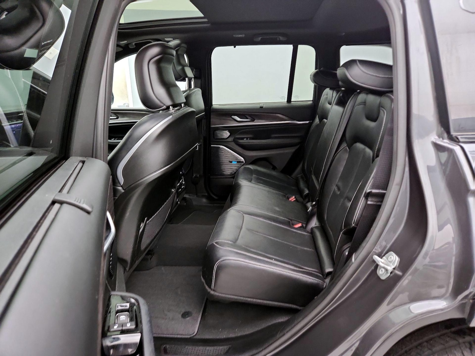 2022 Jeep Grand Cherokee Overland - Photo 22