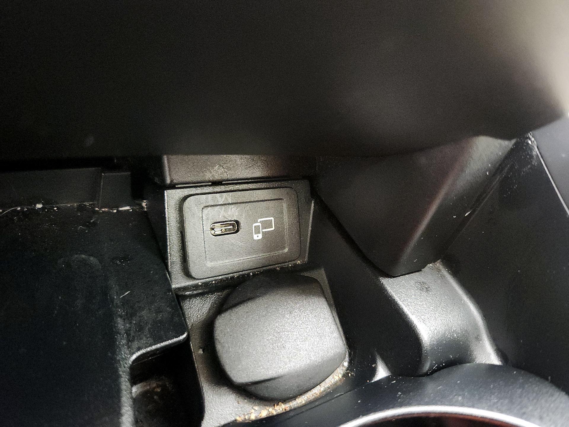 Thumbnail: 2022 Mercedes-Benz E-Class - 19