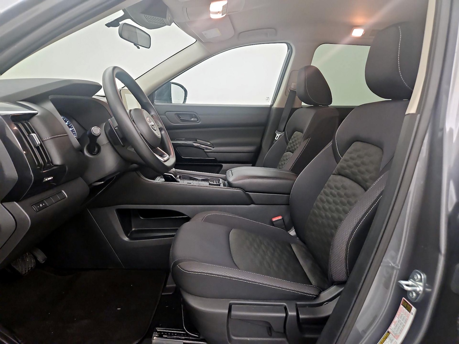 2024 Nissan Pathfinder S - Photo 12