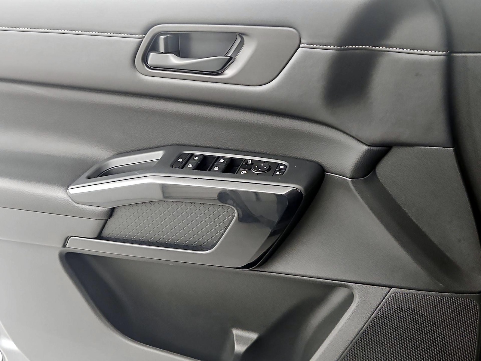 2024 Nissan Pathfinder S - Photo 13