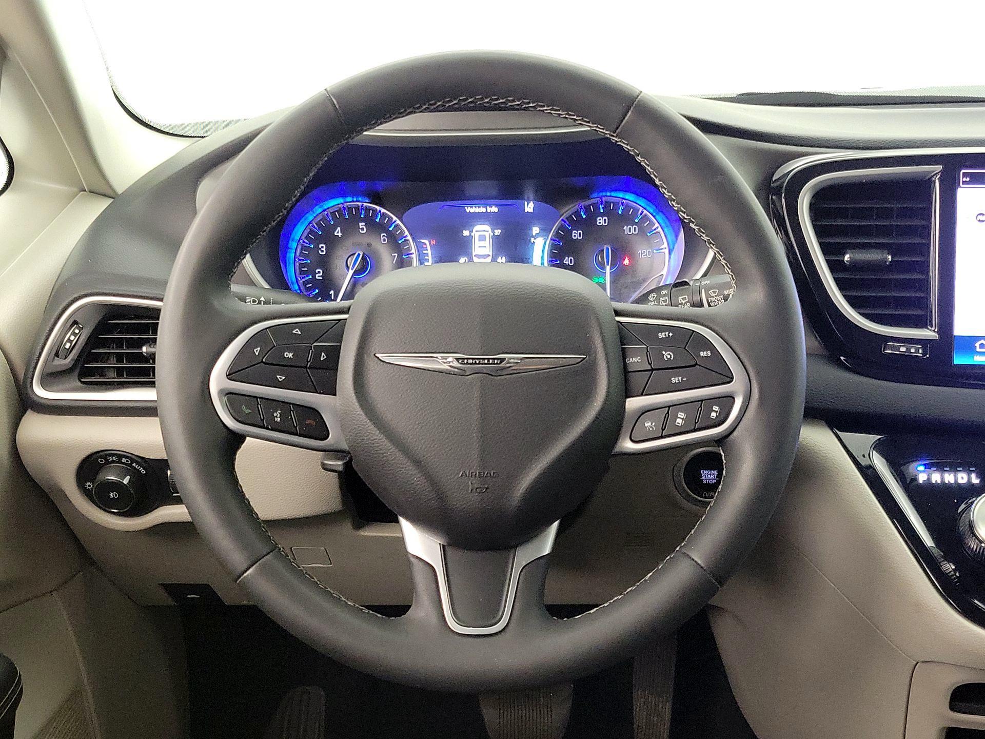 Thumbnail: 2023 Chrysler Pacifica - 10