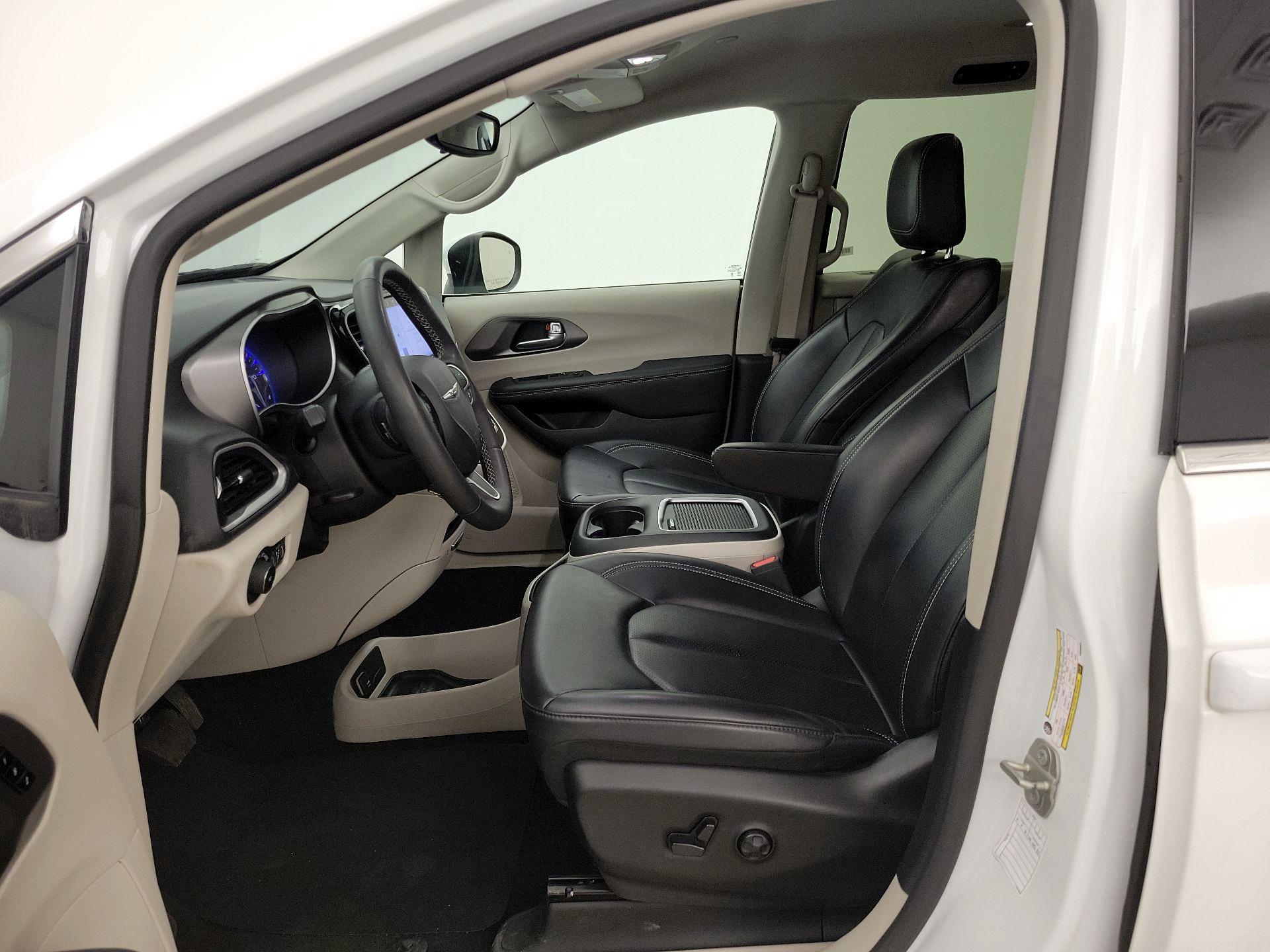 Thumbnail: 2023 Chrysler Pacifica - 11