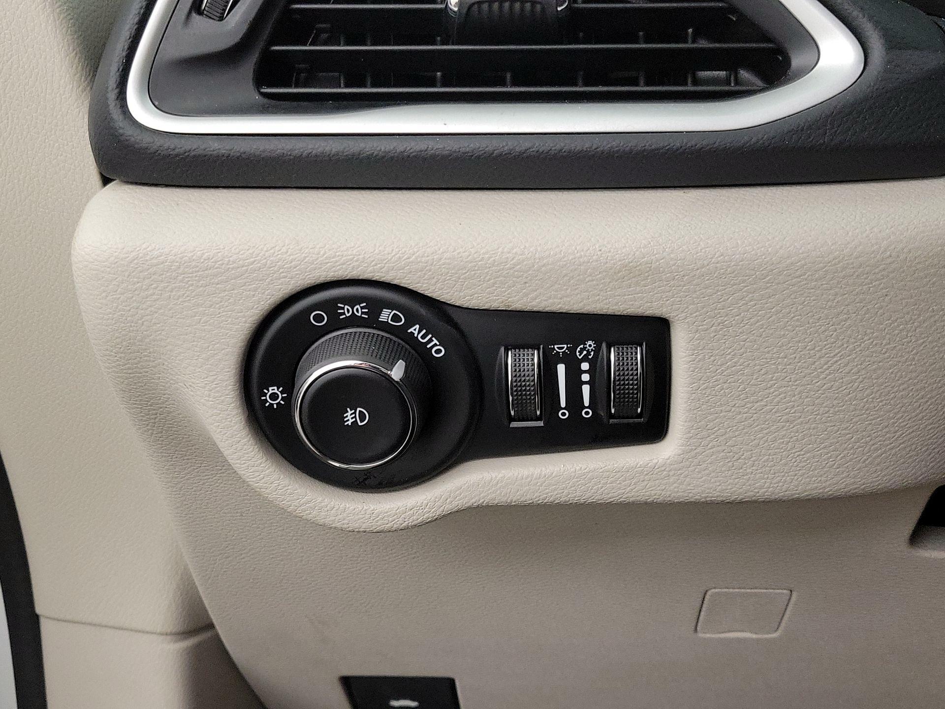 Thumbnail: 2023 Chrysler Pacifica - 13