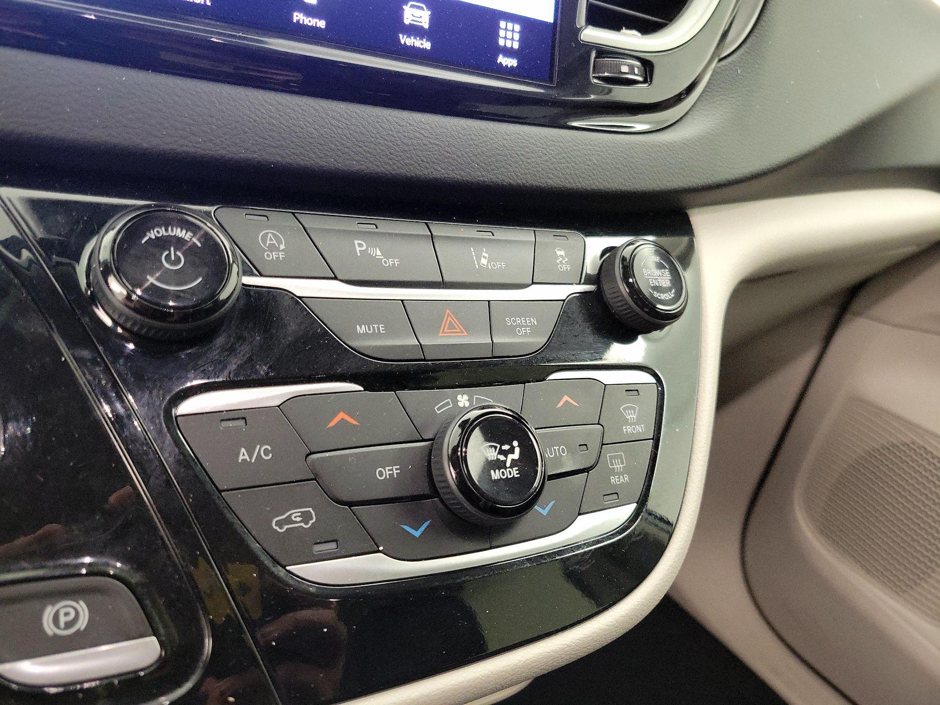 Thumbnail: 2023 Chrysler Pacifica - 16