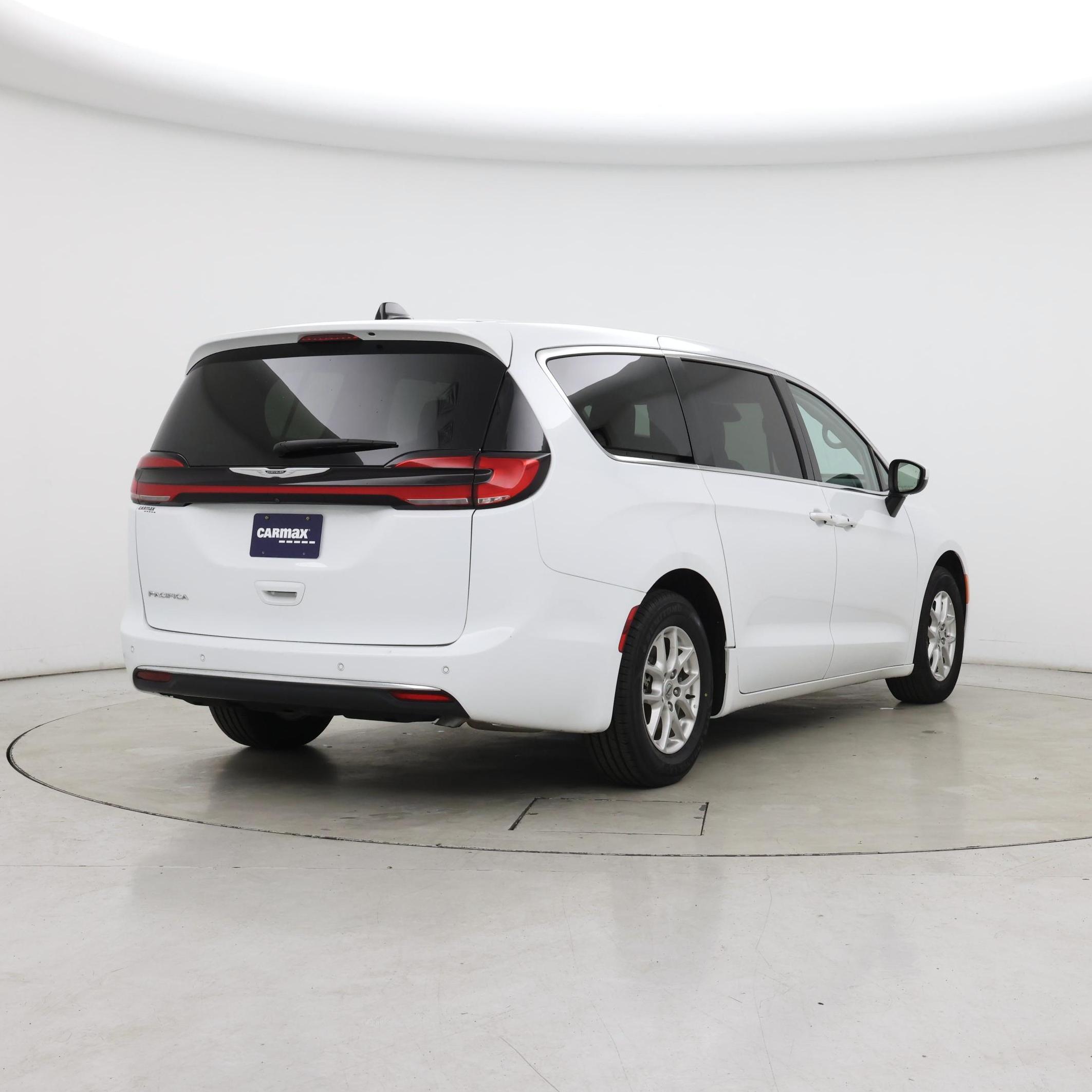 Thumbnail: 2023 Chrysler Pacifica - 8