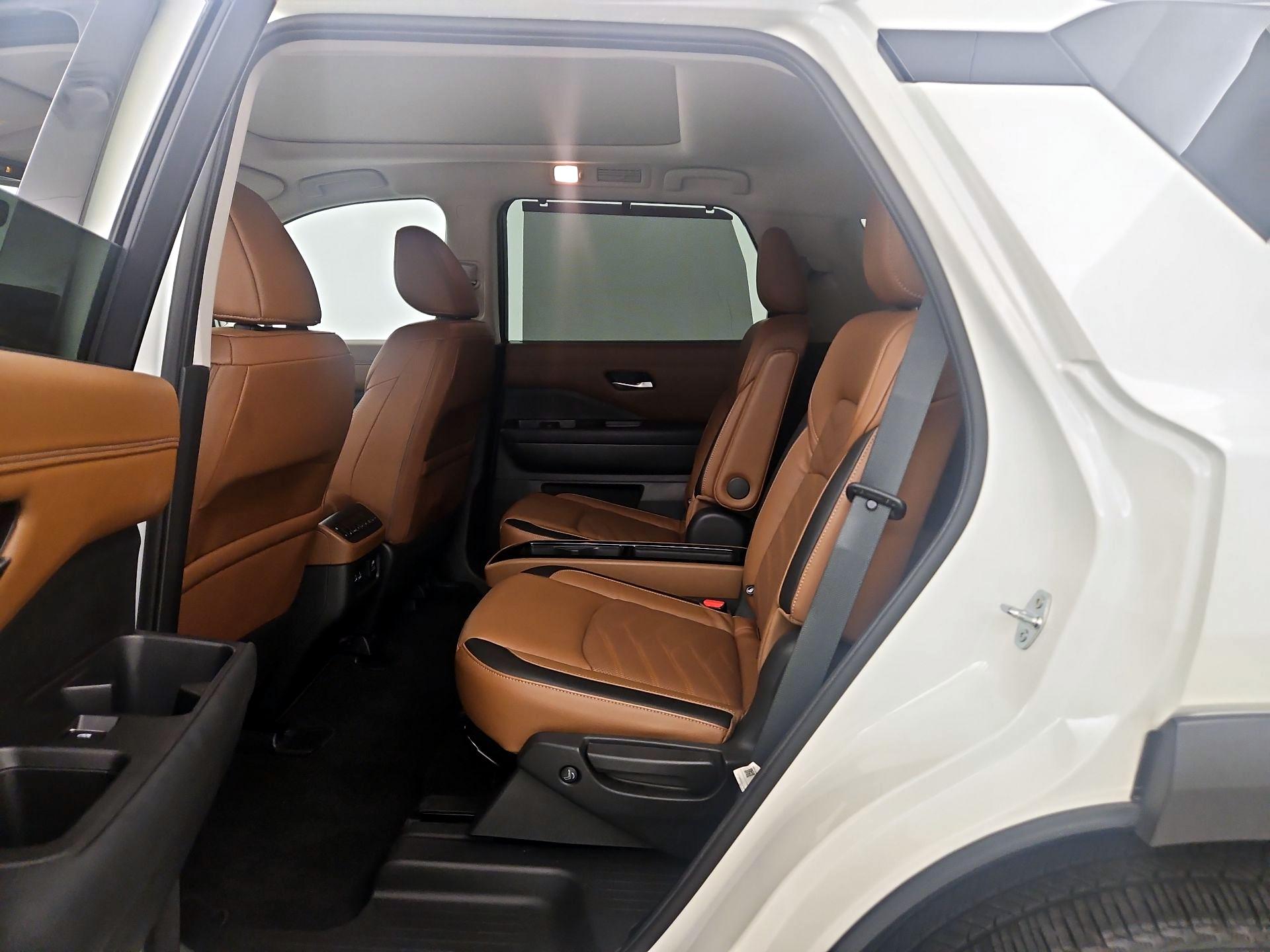 Thumbnail: 2023 Nissan Pathfinder - 20