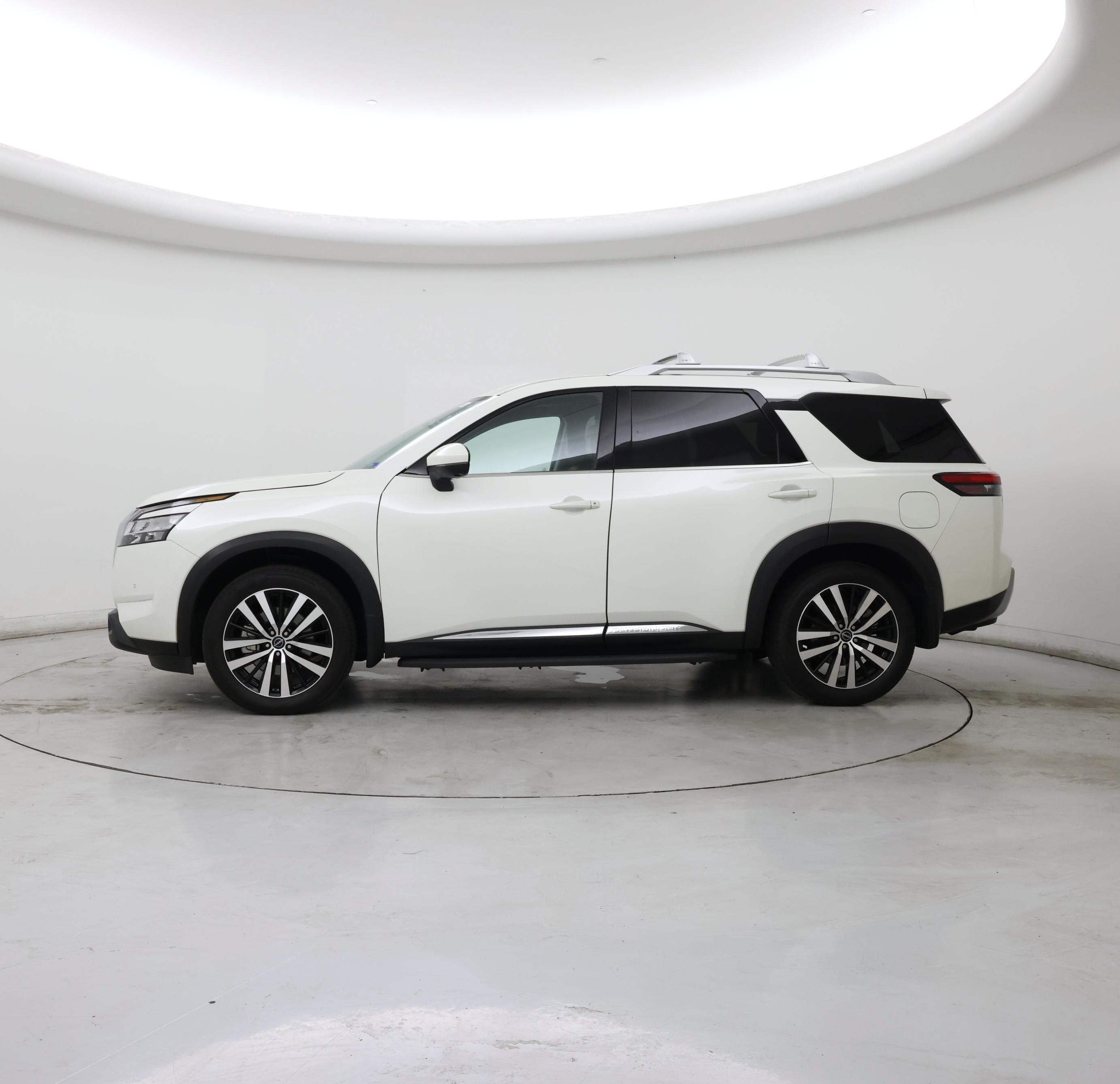 Thumbnail: 2023 Nissan Pathfinder - 3