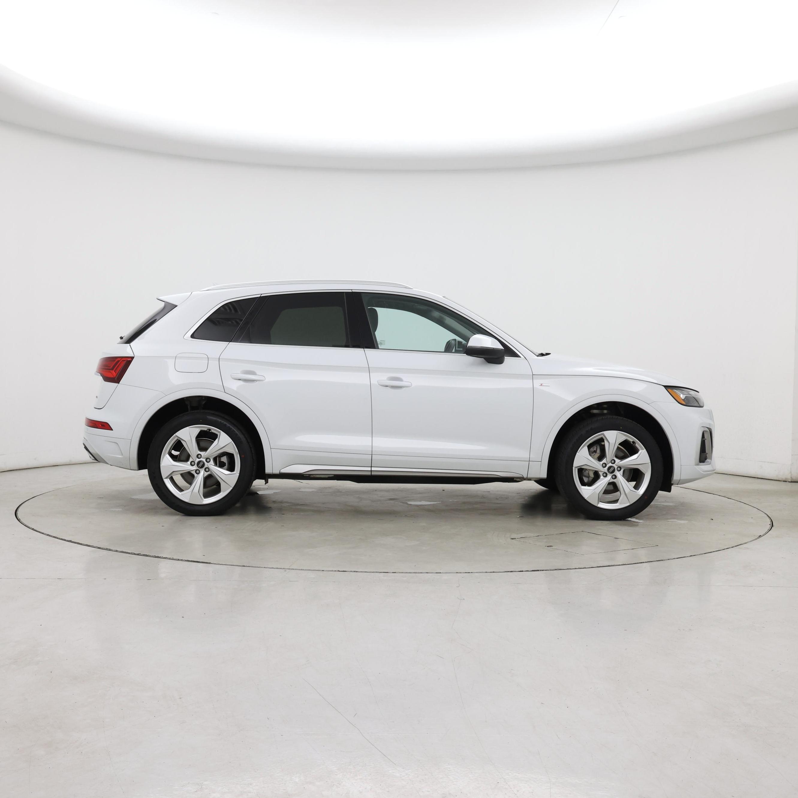 Thumbnail: 2023 Audi Q5 - 7