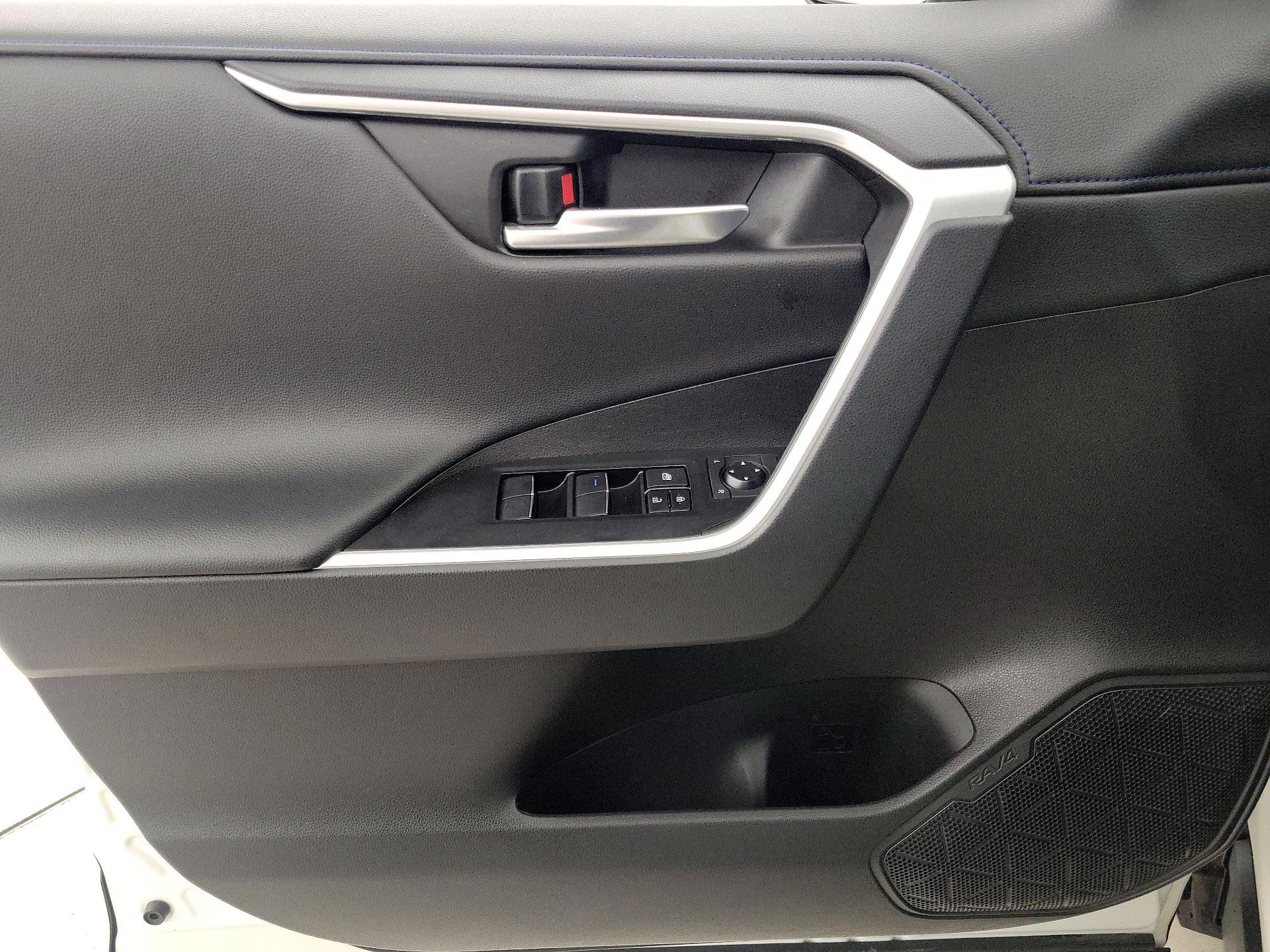 Thumbnail: 2021 Toyota RAV4 - 12