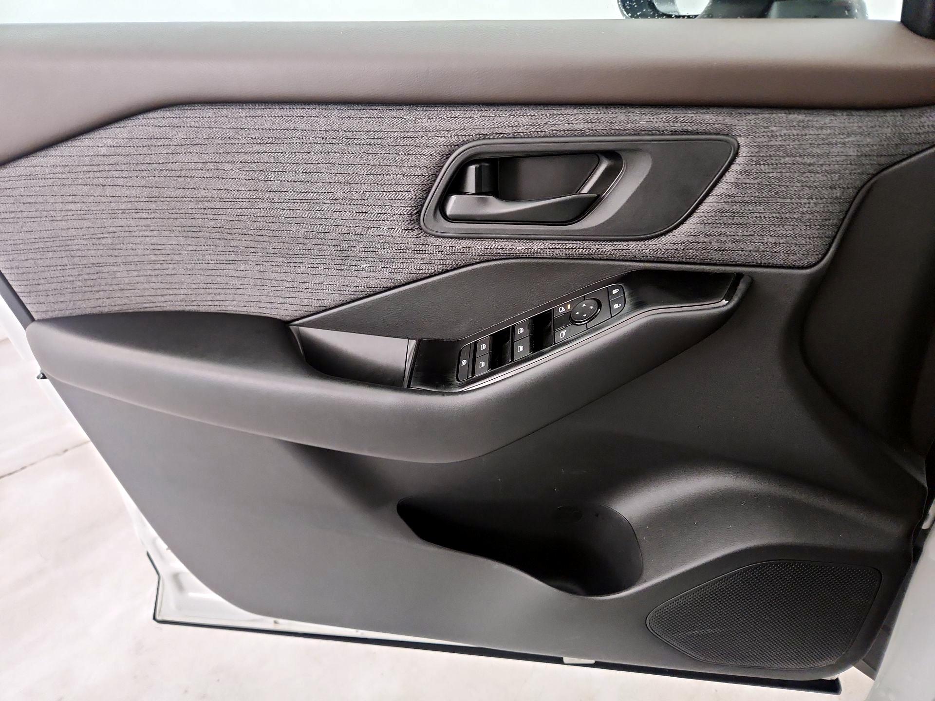 Thumbnail: 2023 Nissan Rogue - 12