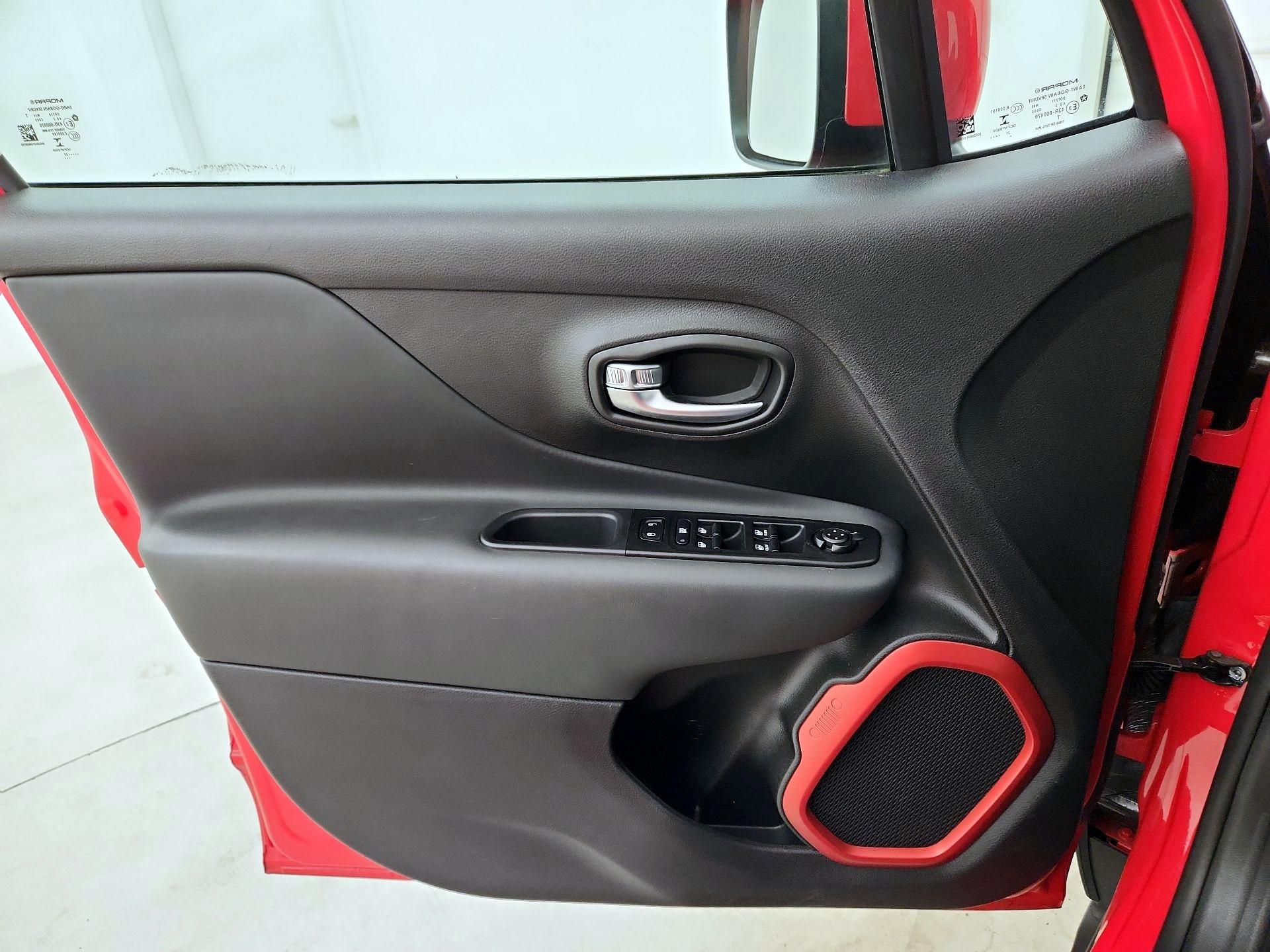 Thumbnail: 2022 Jeep Renegade - 10