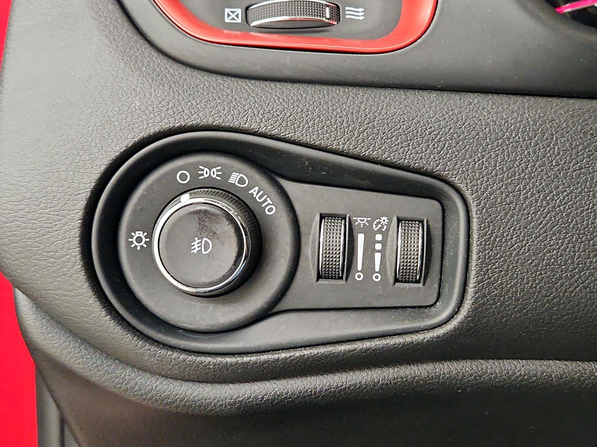 Thumbnail: 2022 Jeep Renegade - 11