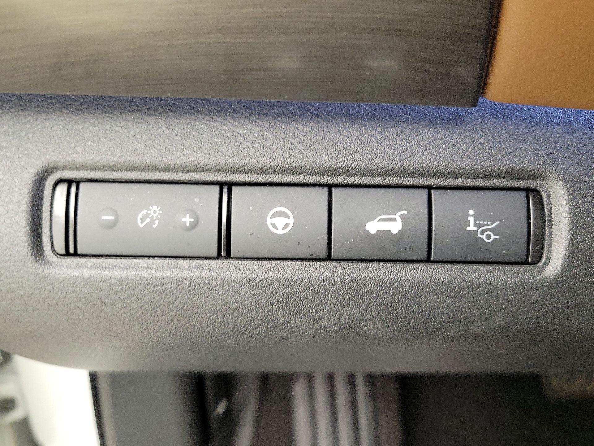 Thumbnail: 2023 Nissan Pathfinder - 13