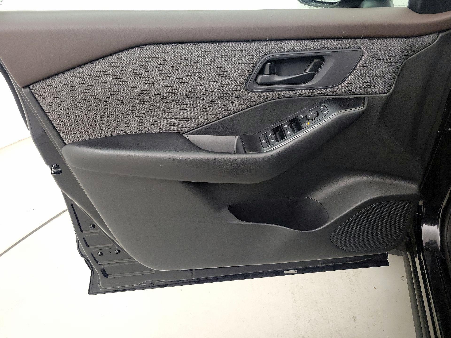 Thumbnail: 2023 Nissan Rogue - 12