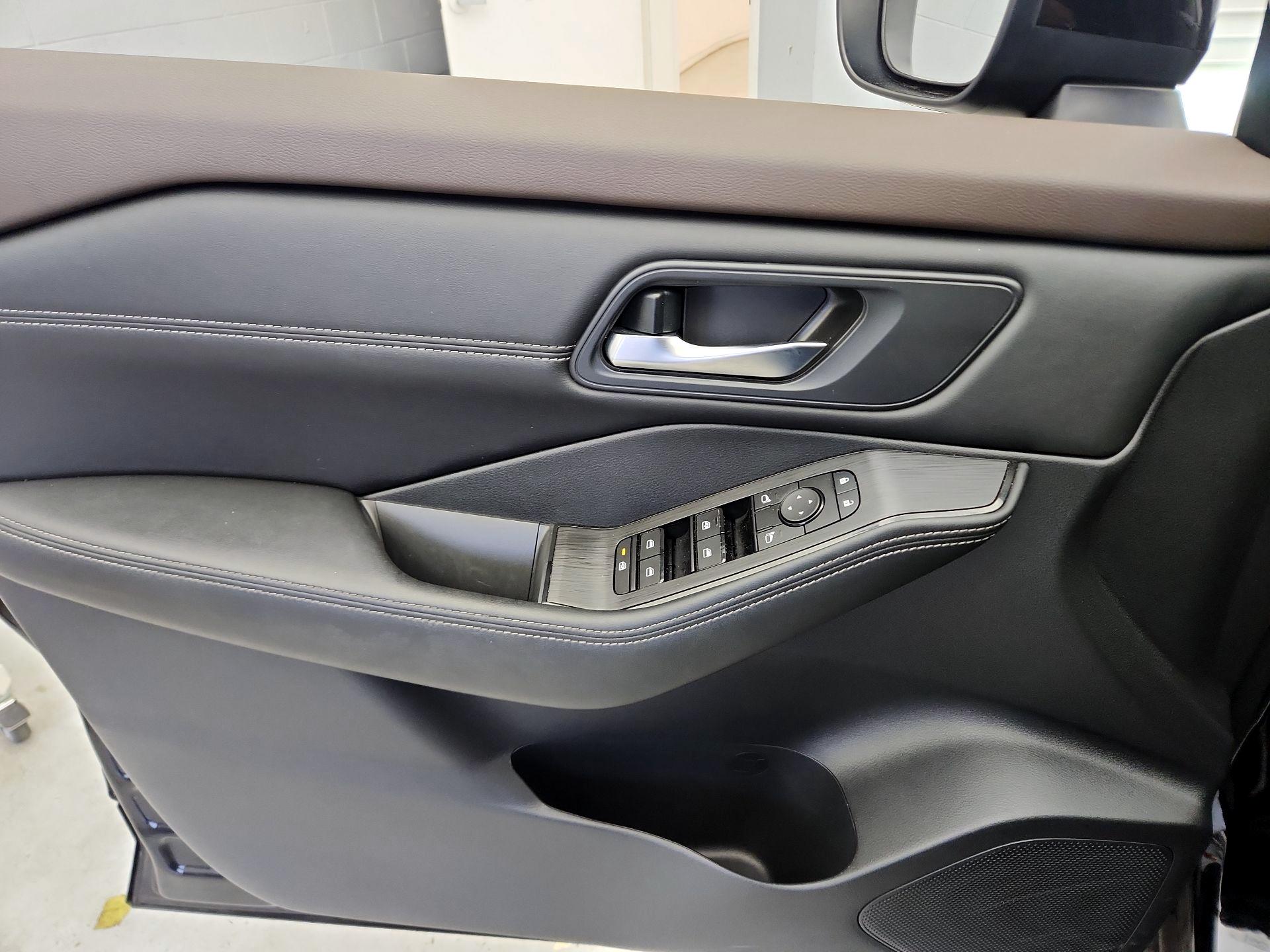 Thumbnail: 2023 Nissan Rogue - 12