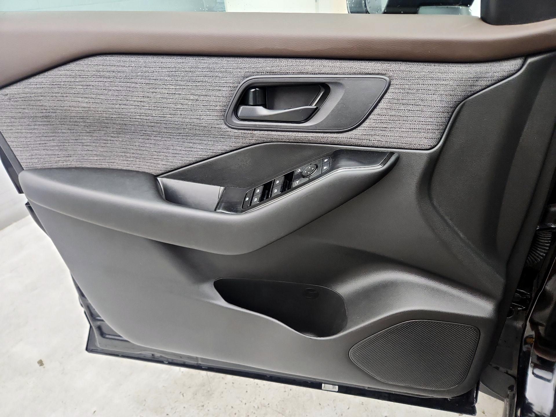 Thumbnail: 2023 Nissan Rogue - 12