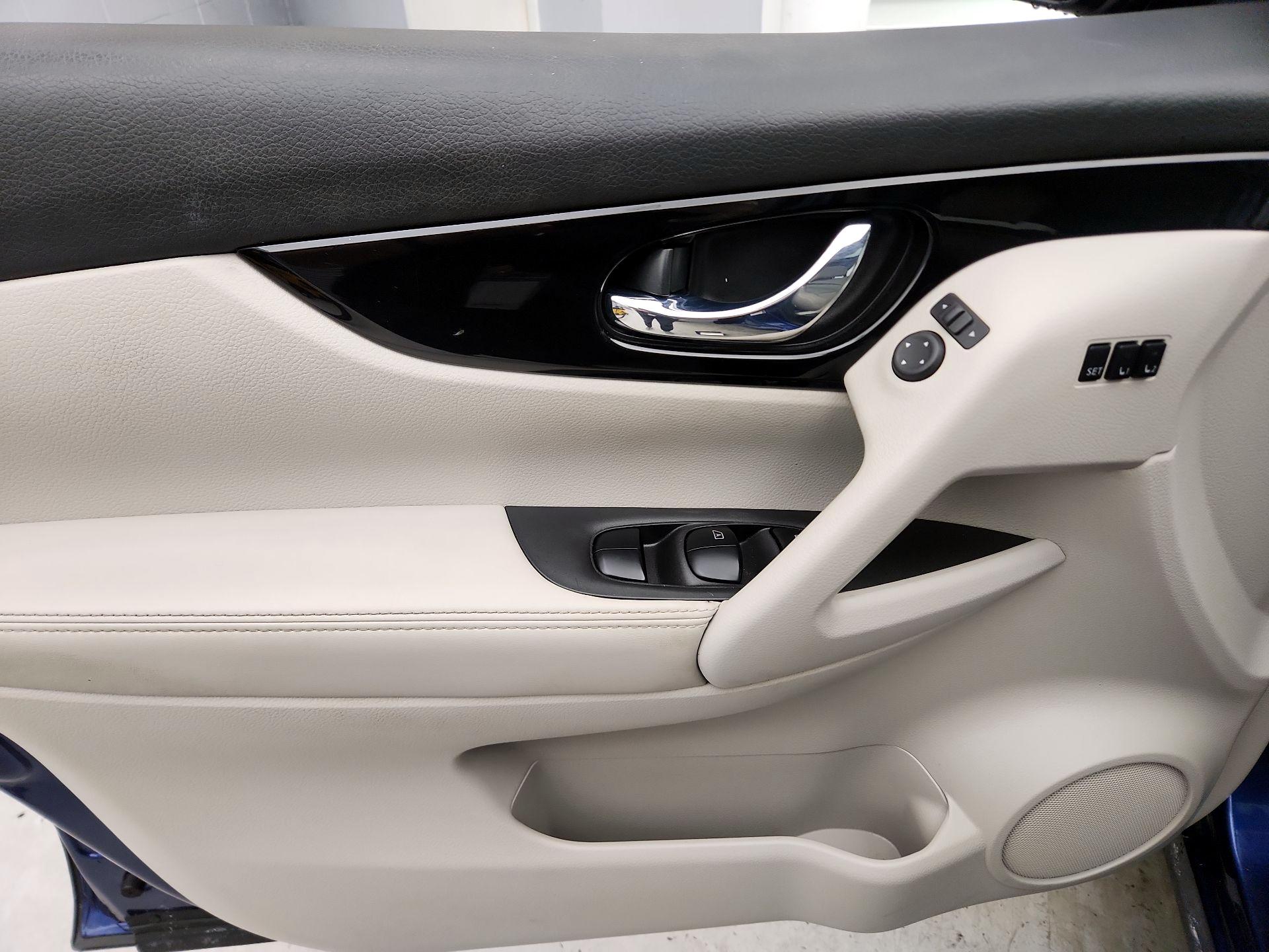 Thumbnail: 2022 Nissan Rogue Sport - 12