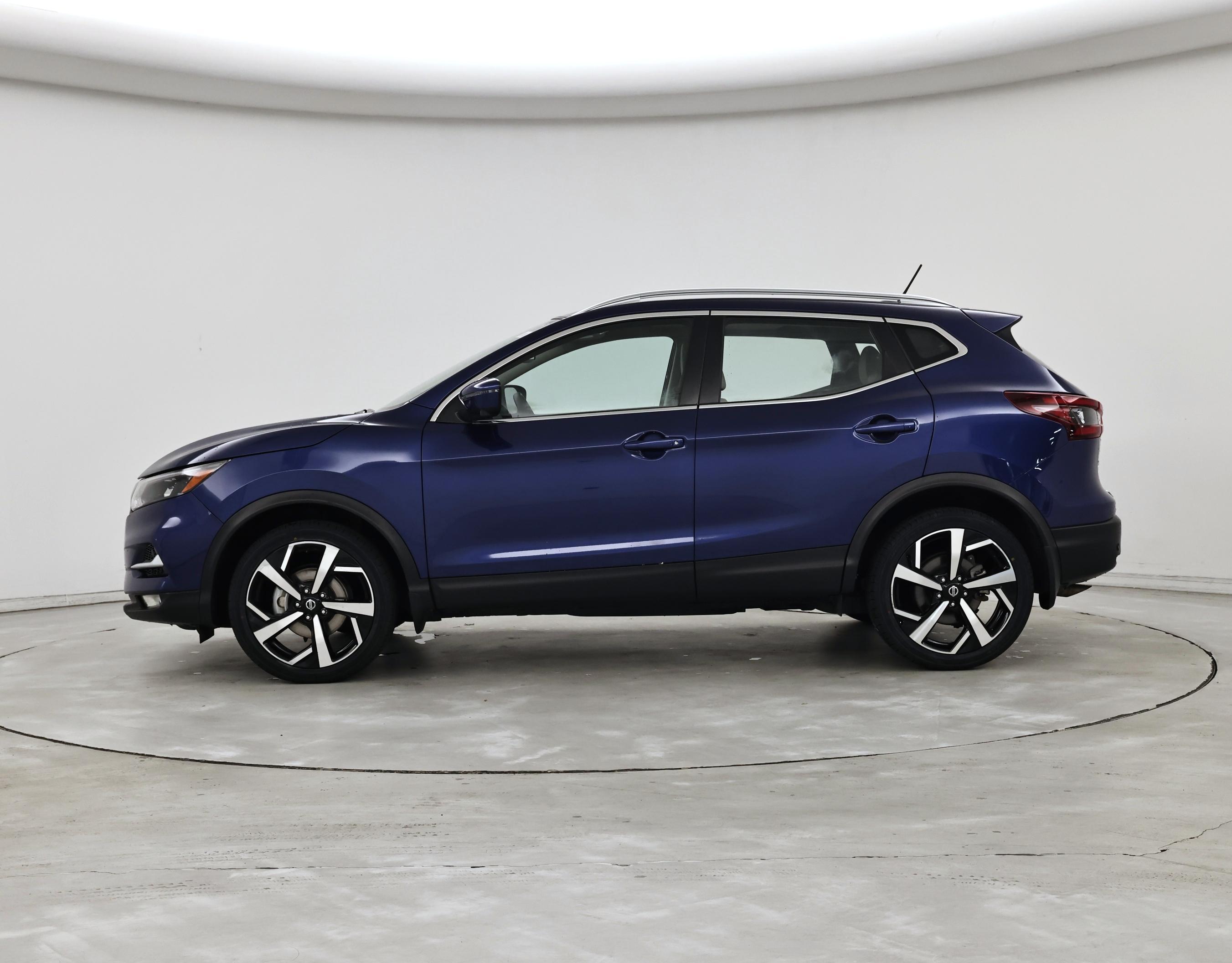 Thumbnail: 2022 Nissan Rogue Sport - 3
