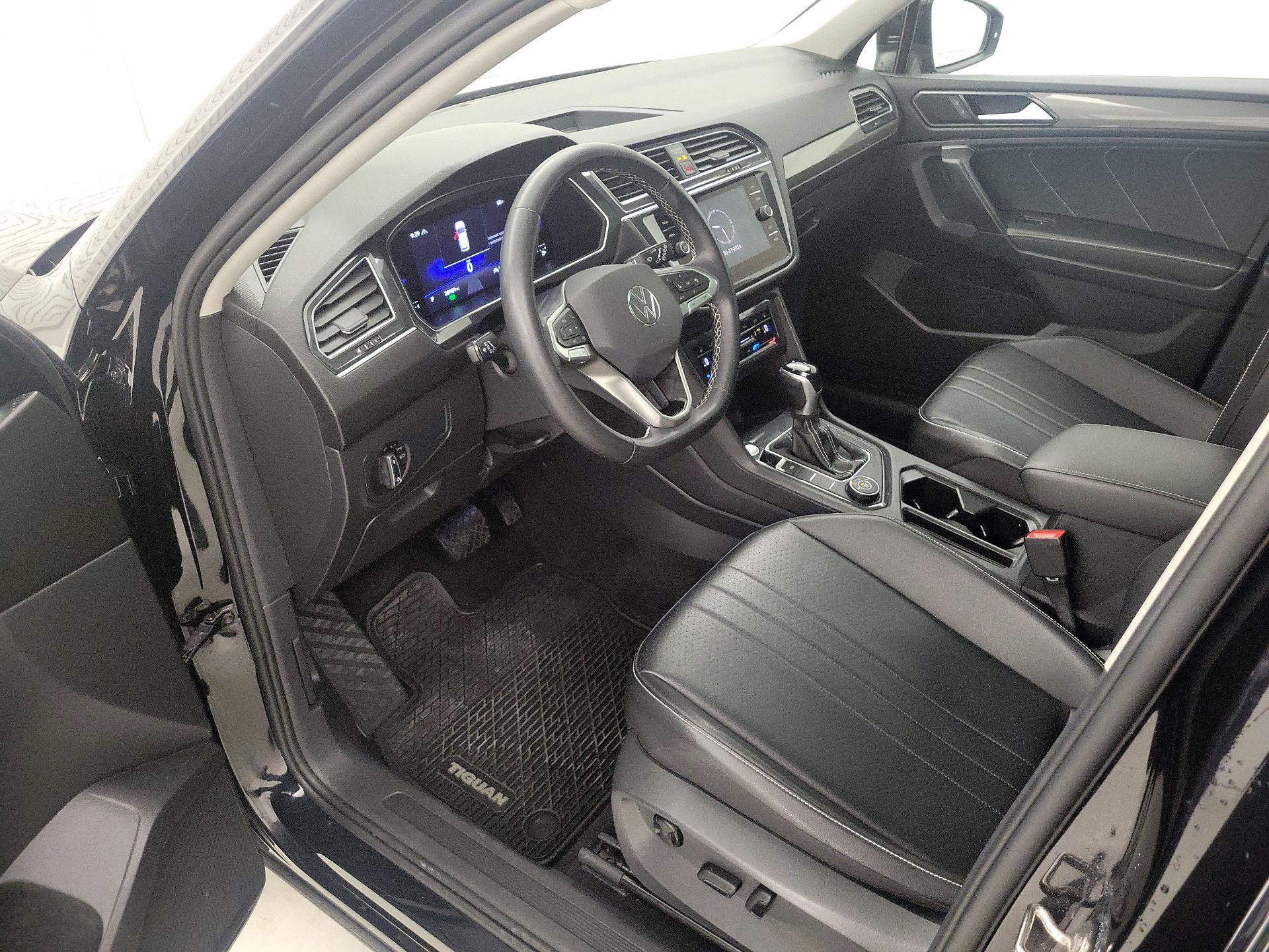 Thumbnail: 2022 Volkswagen Tiguan - 11