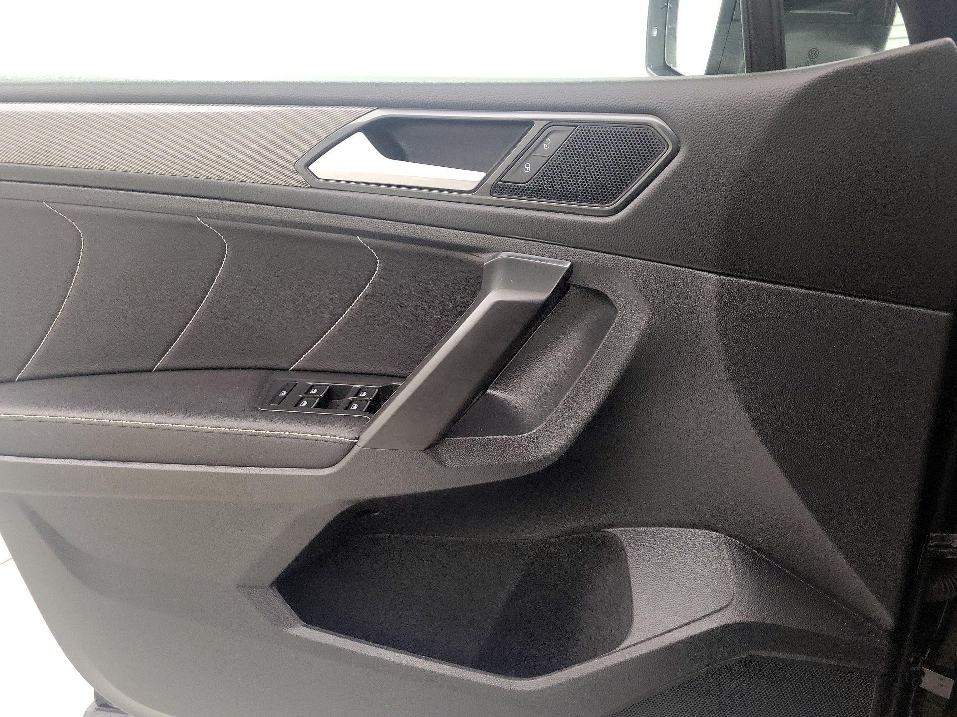 Thumbnail: 2022 Volkswagen Tiguan - 12