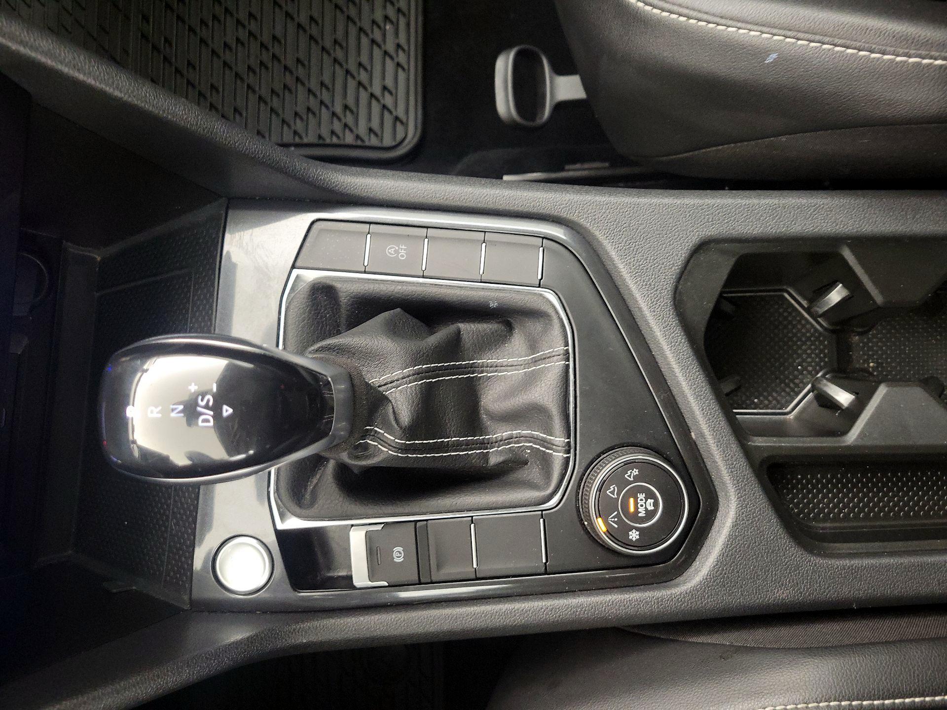 Thumbnail: 2022 Volkswagen Tiguan - 17