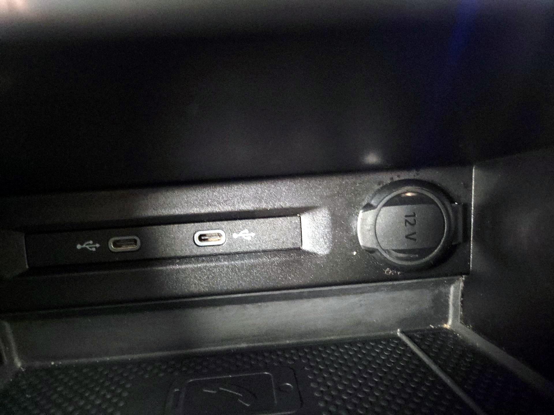 Thumbnail: 2022 Volkswagen Tiguan - 18