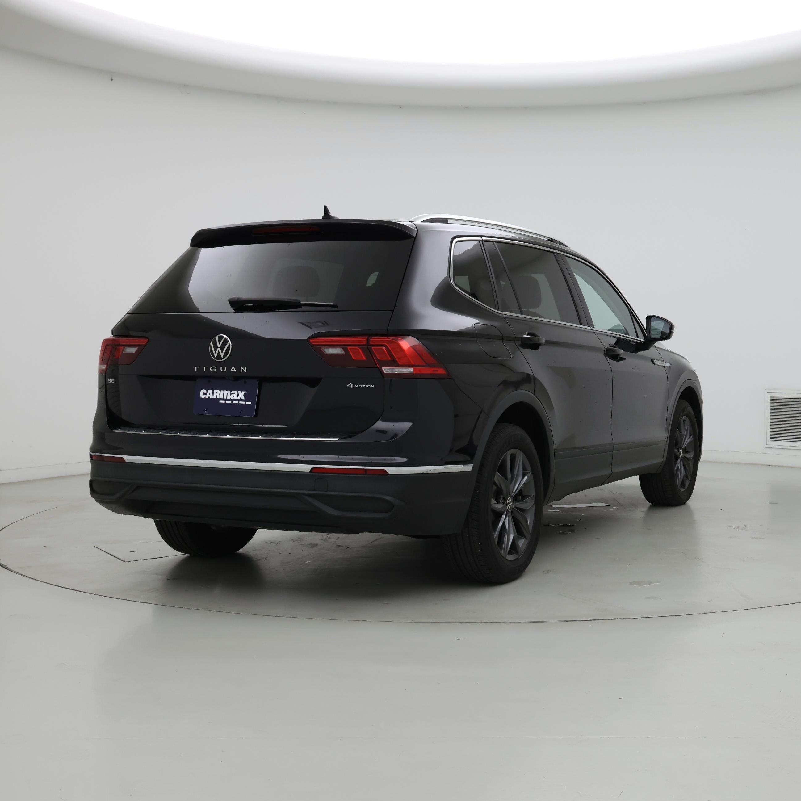 Thumbnail: 2022 Volkswagen Tiguan - 8