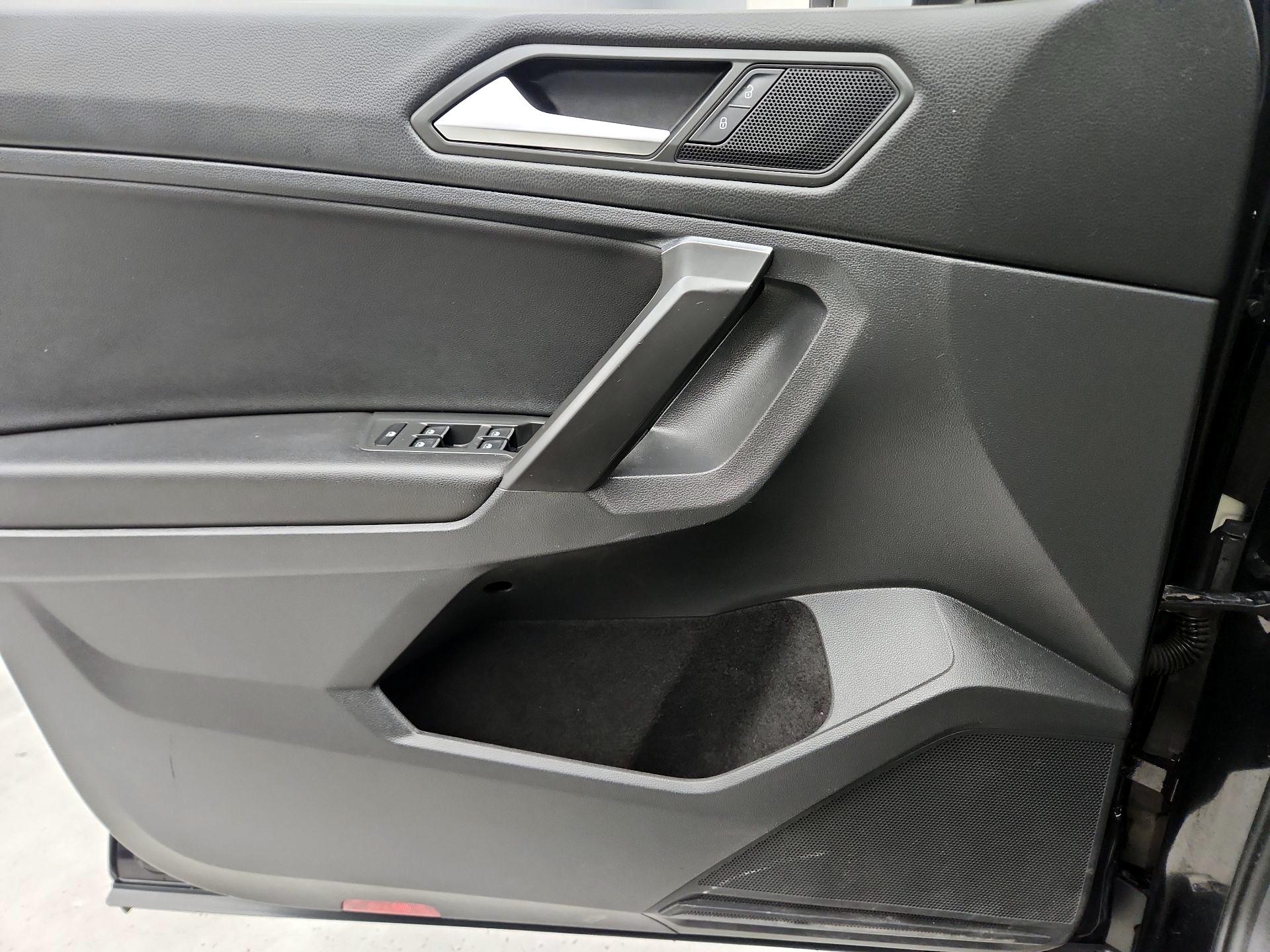 Thumbnail: 2021 Volkswagen Tiguan - 12