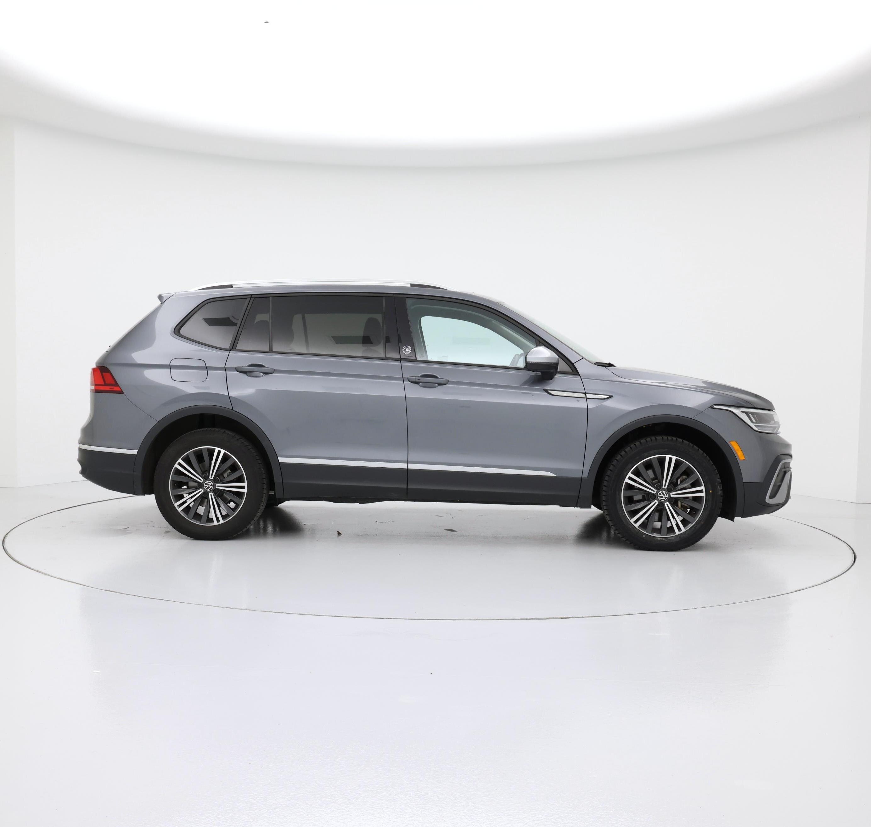 Thumbnail: 2024 Volkswagen Tiguan - 7