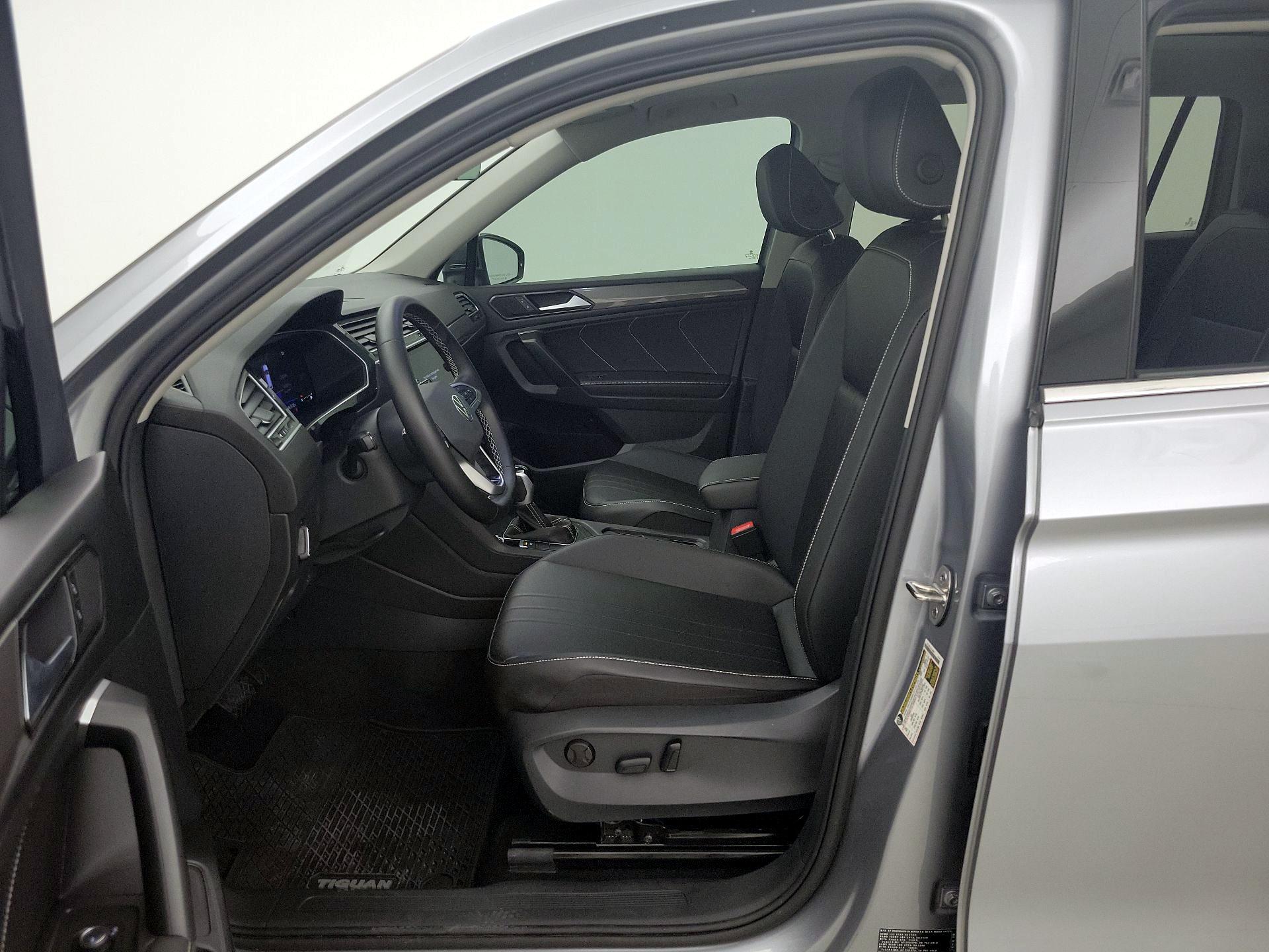 Thumbnail: 2024 Volkswagen Tiguan - 11