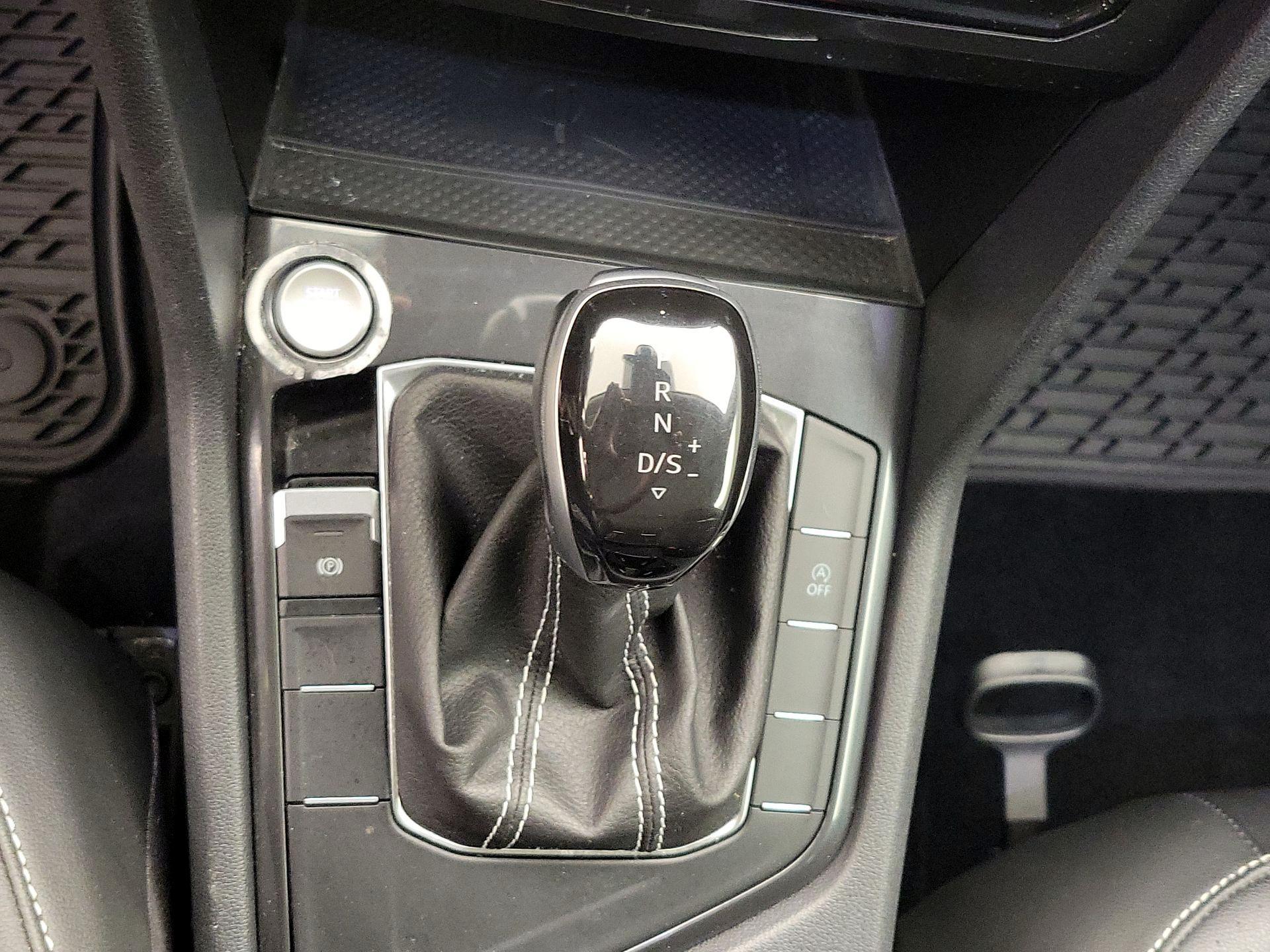 Thumbnail: 2024 Volkswagen Tiguan - 17