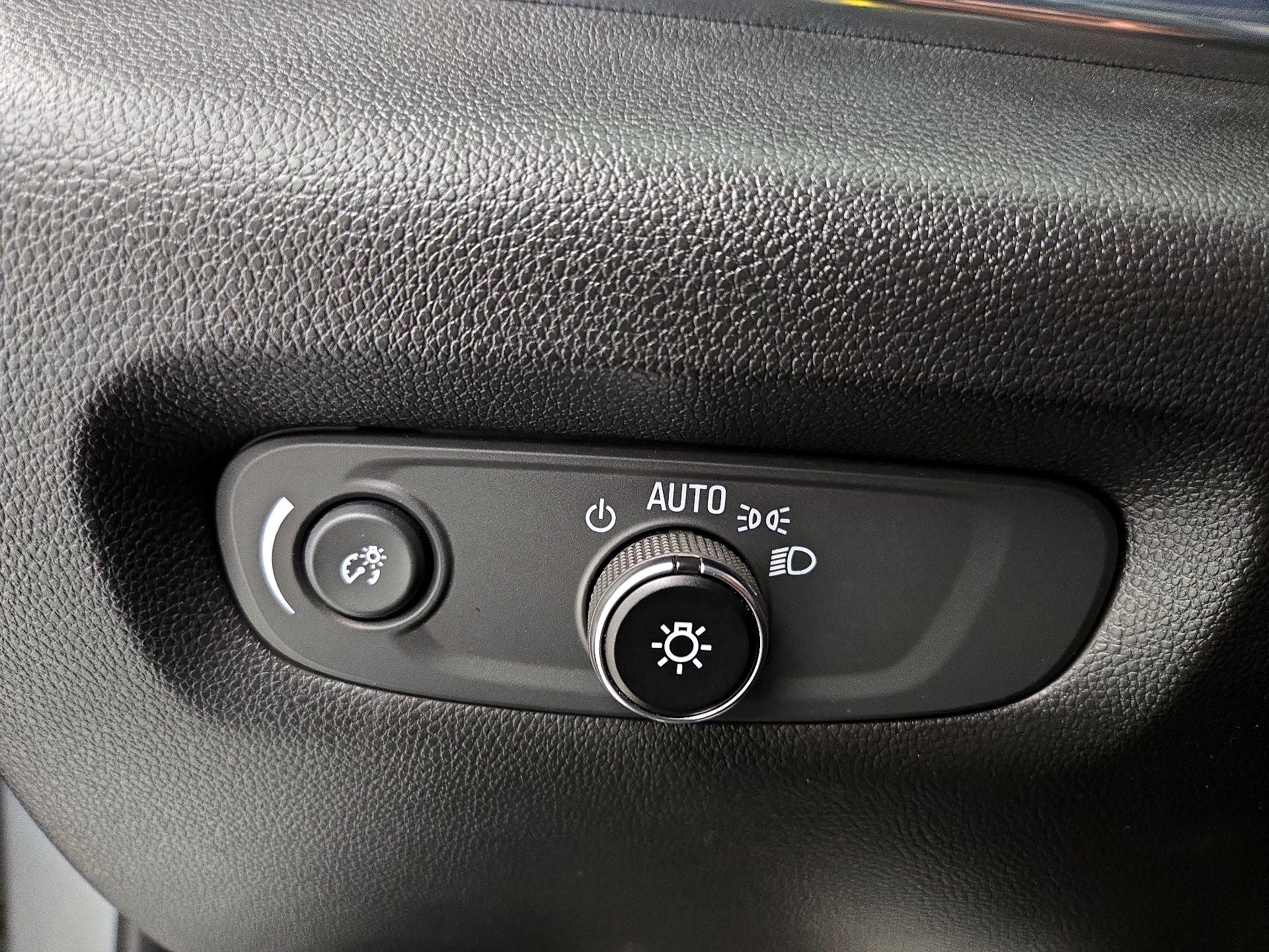 Thumbnail: 2023 Chevrolet Traverse - 13