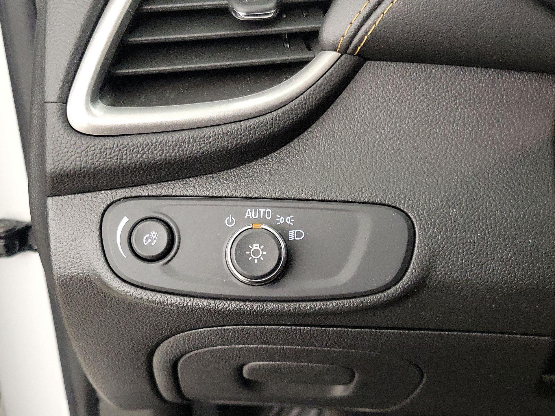 Thumbnail: 2020 Chevrolet Trax - 13