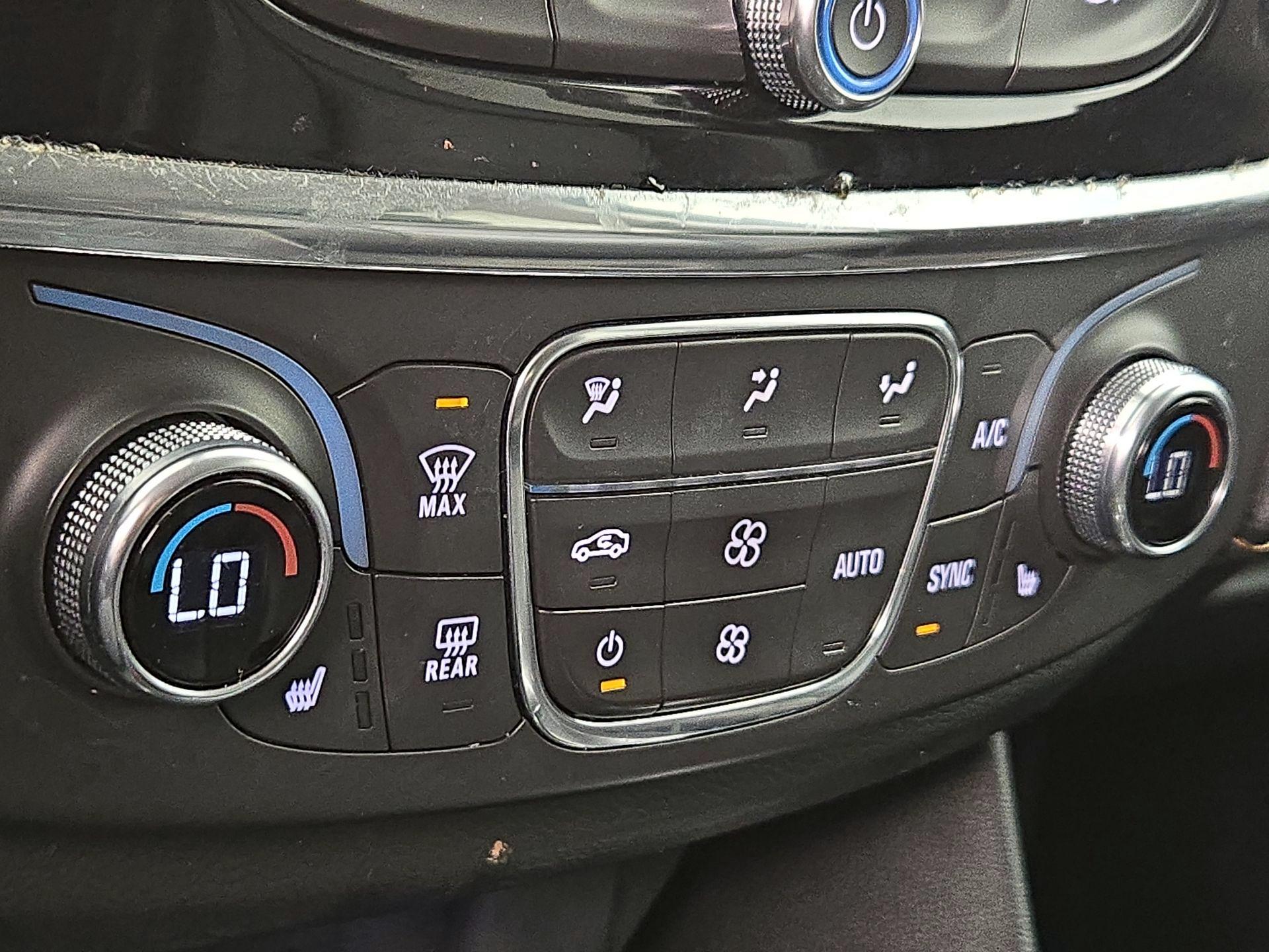 Thumbnail: 2021 Chevrolet Traverse - 16