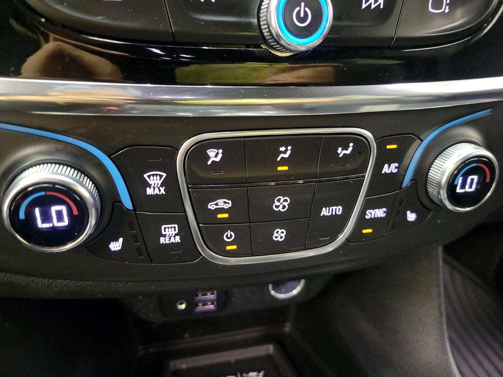 2023 Chevrolet Traverse RS - Photo 18