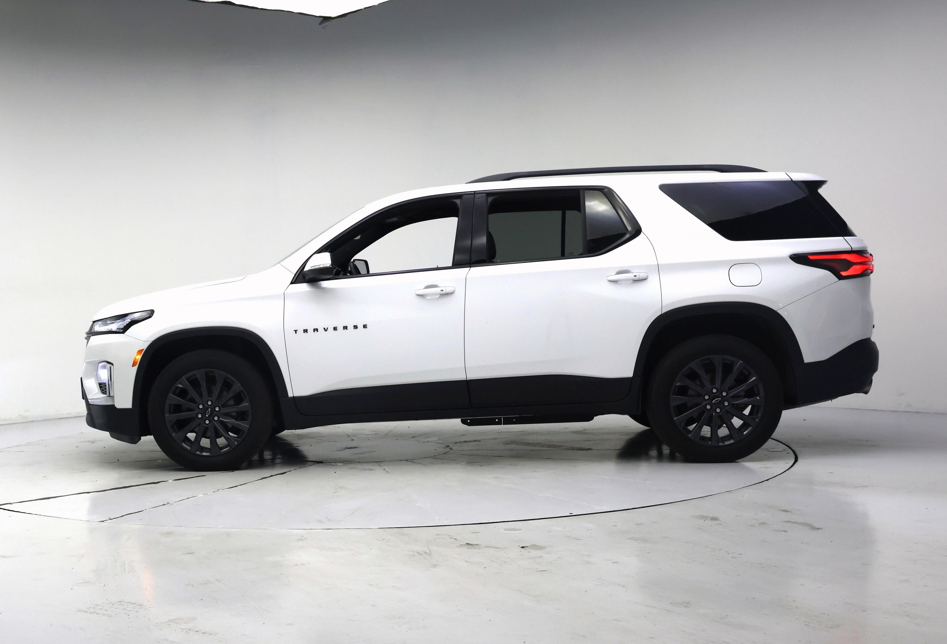 Thumbnail: 2023 Chevrolet Traverse - 3