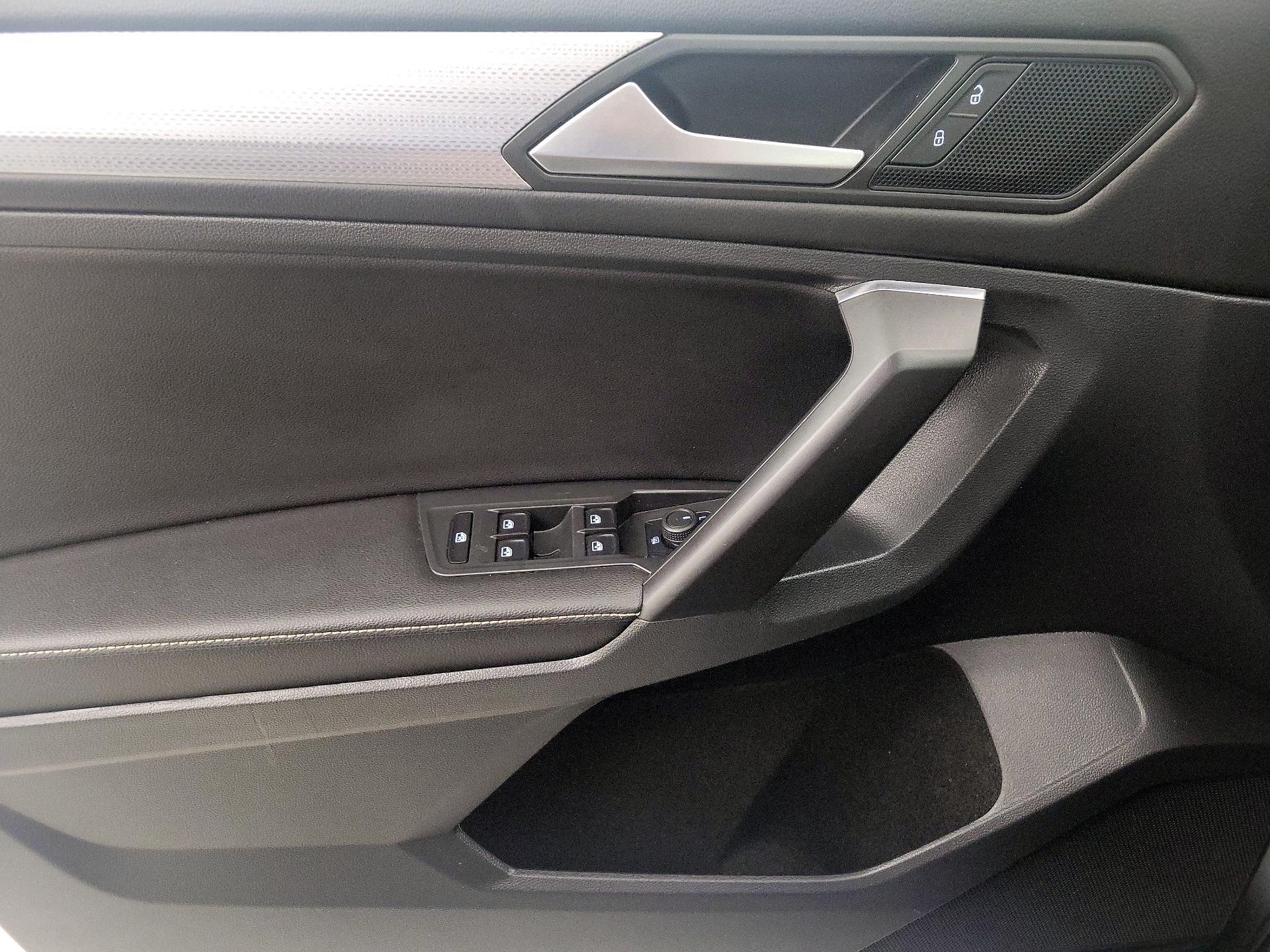 Thumbnail: 2023 Volkswagen Tiguan - 12