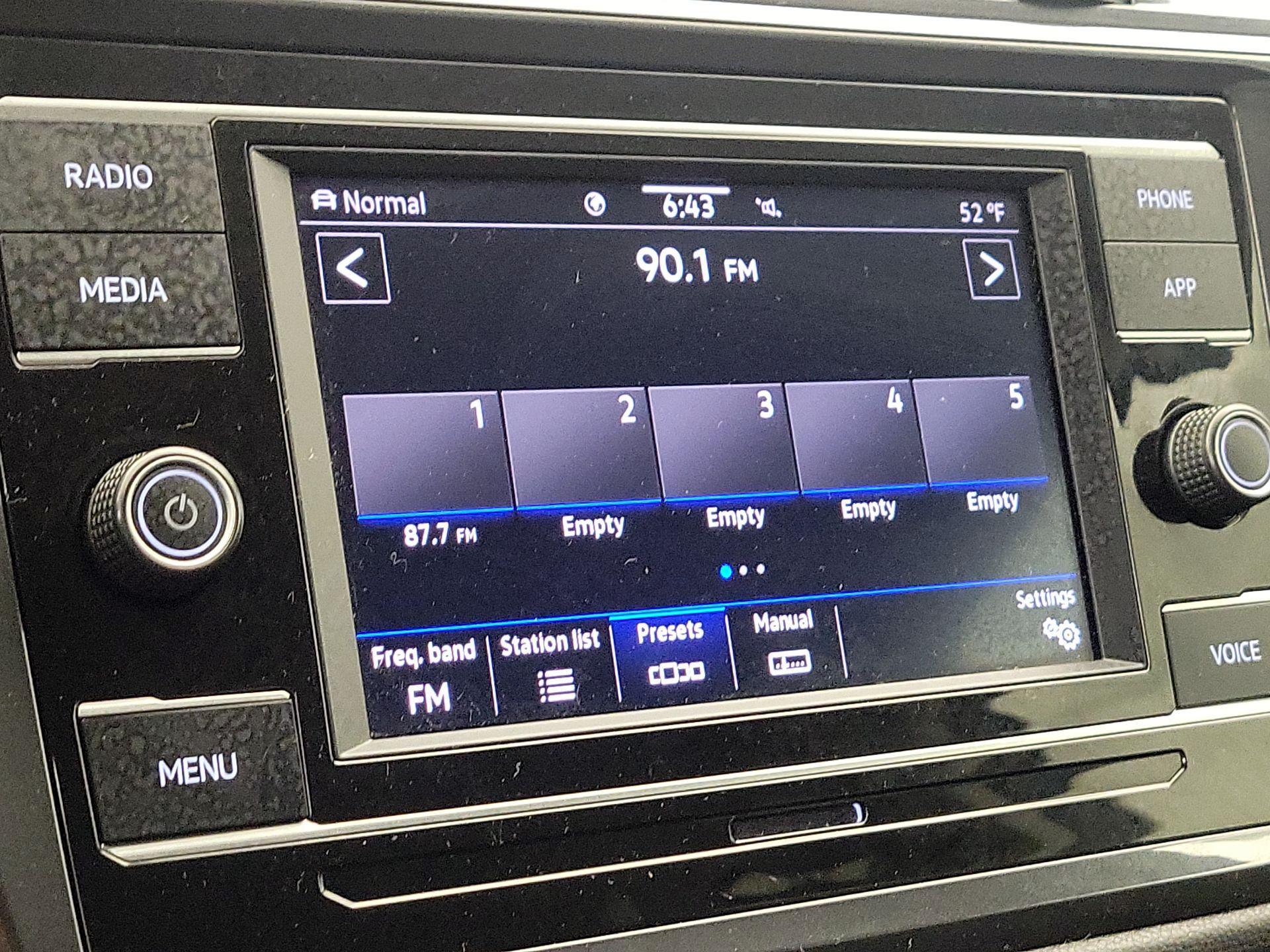 Thumbnail: 2023 Volkswagen Tiguan - 15