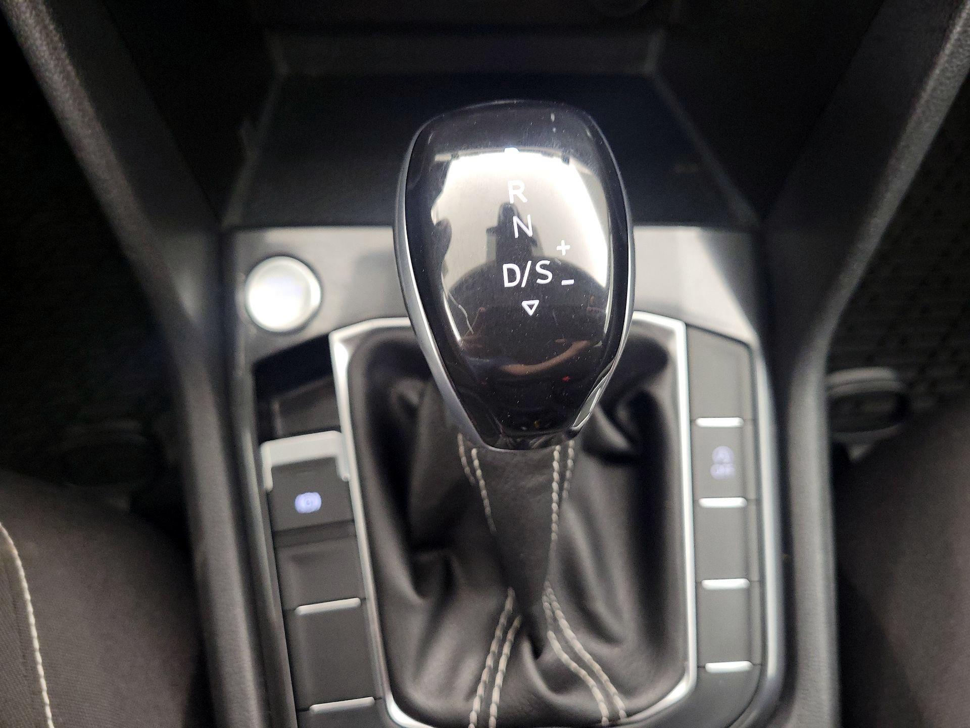 Thumbnail: 2023 Volkswagen Tiguan - 17