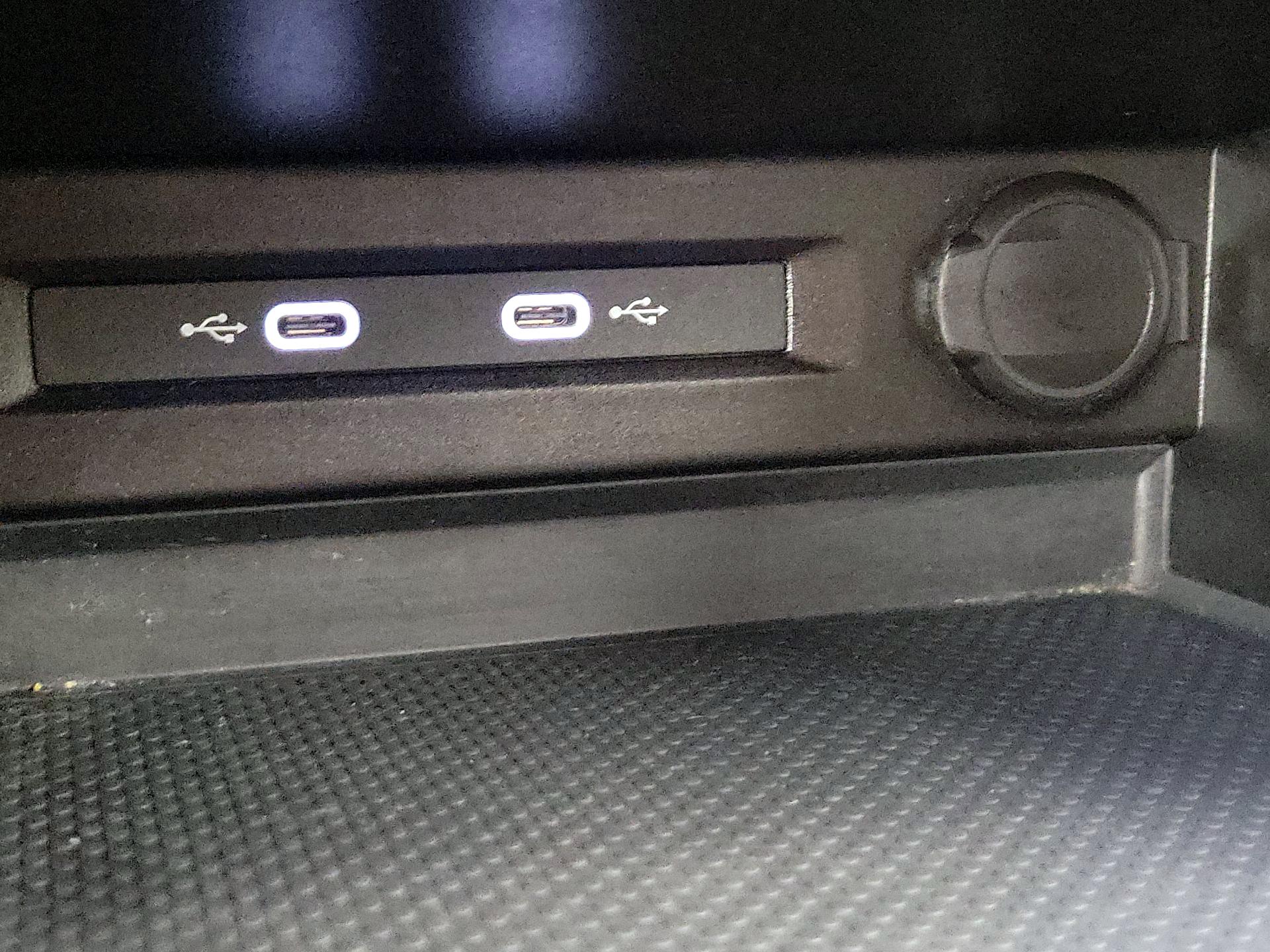 Thumbnail: 2023 Volkswagen Tiguan - 18