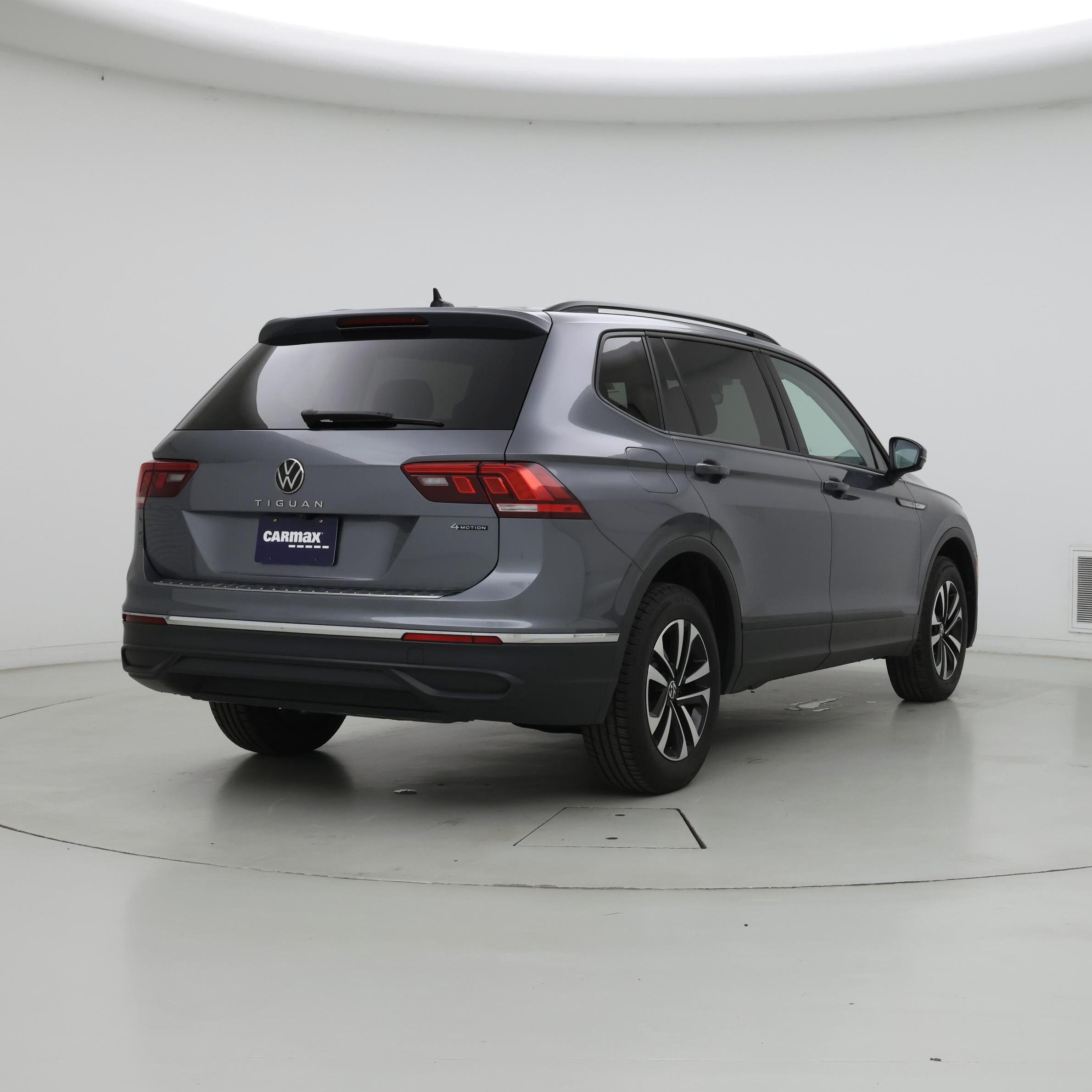 Thumbnail: 2023 Volkswagen Tiguan - 8