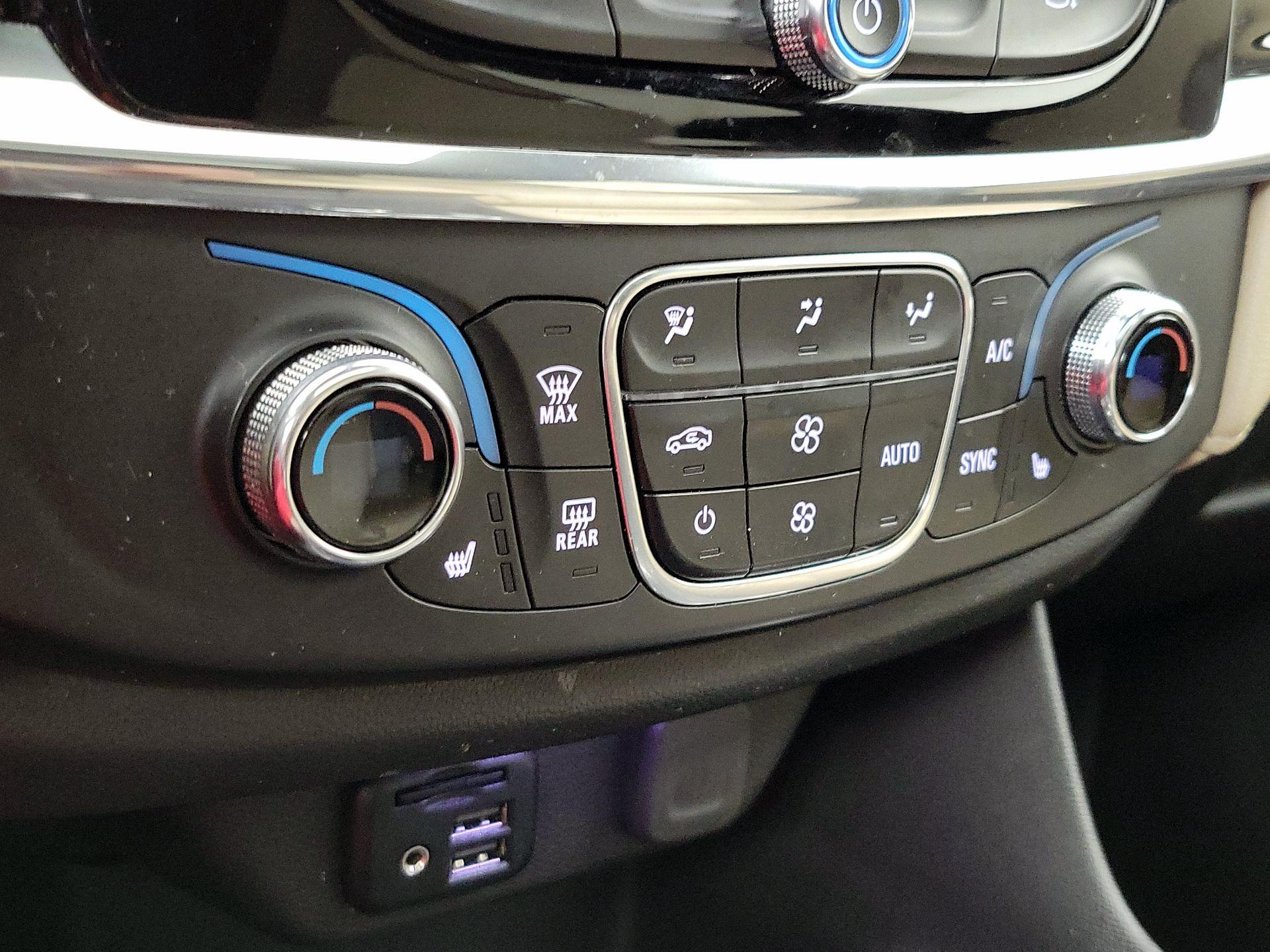 Thumbnail: 2023 Chevrolet Traverse - 17