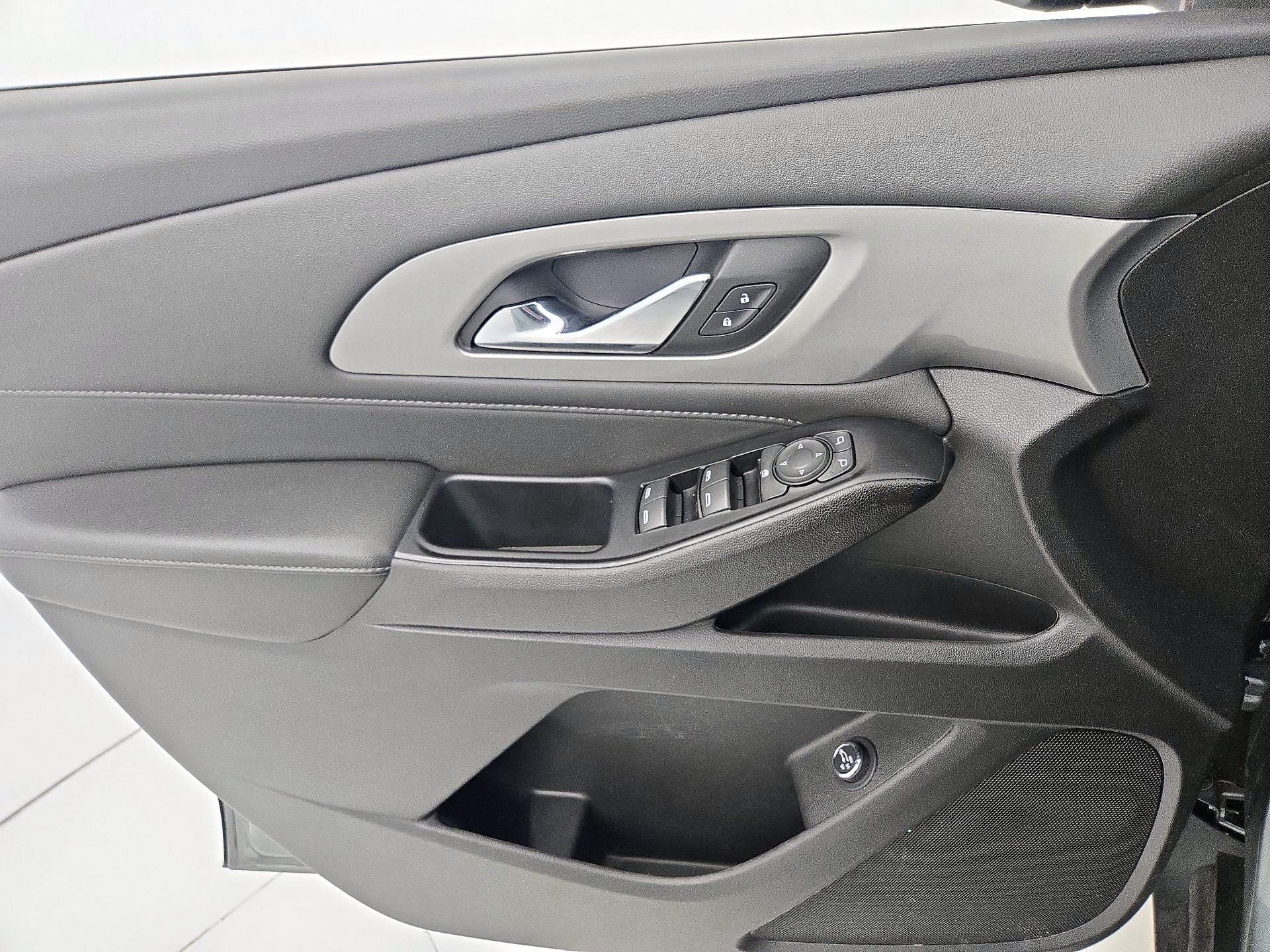 Thumbnail: 2023 Chevrolet Traverse - 12