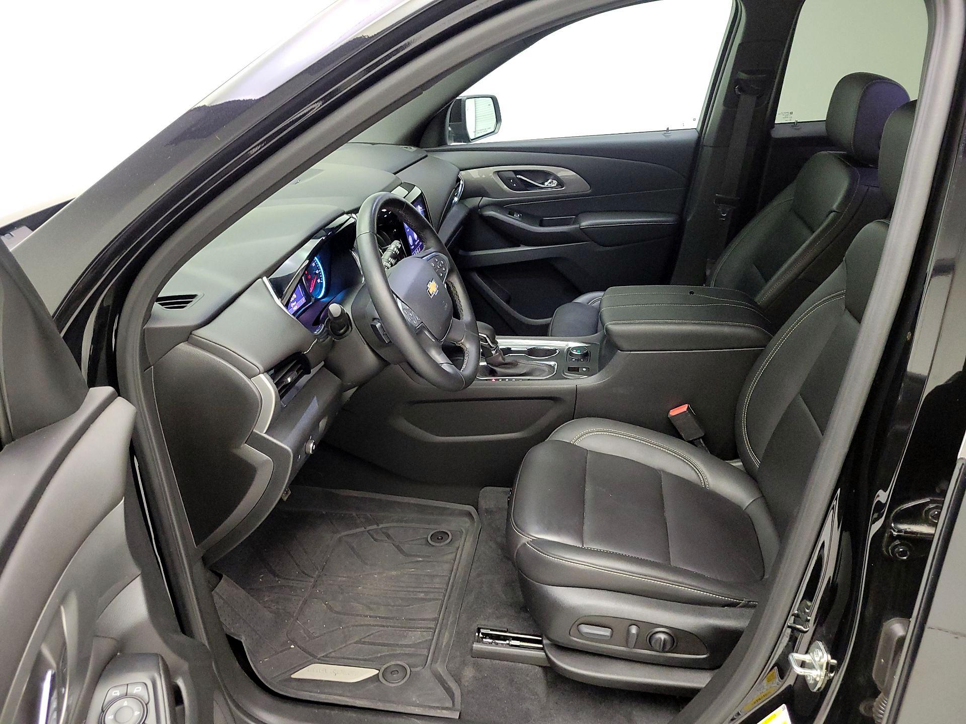 Thumbnail: 2023 Chevrolet Traverse - 9