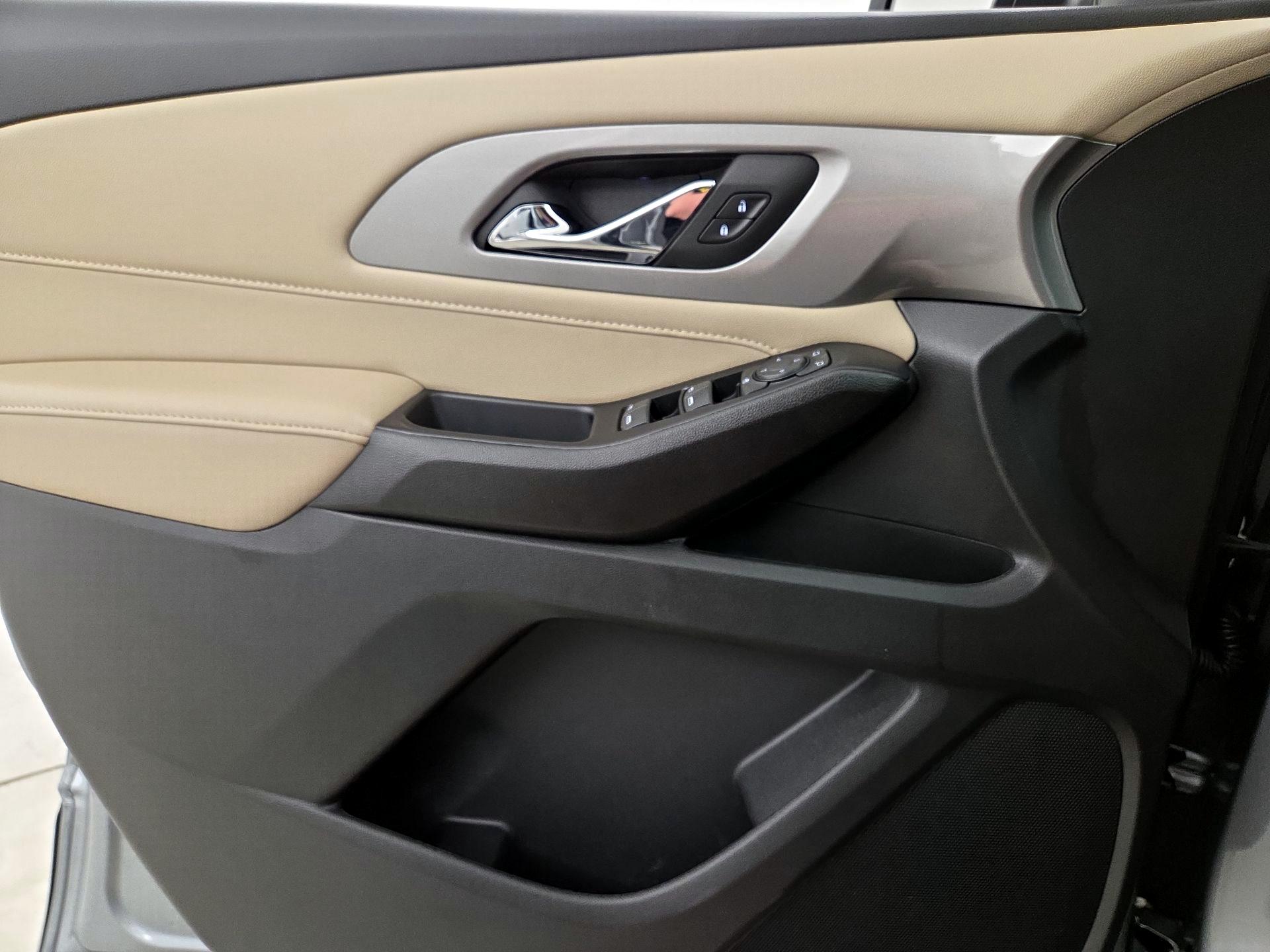 Thumbnail: 2023 Chevrolet Traverse - 12