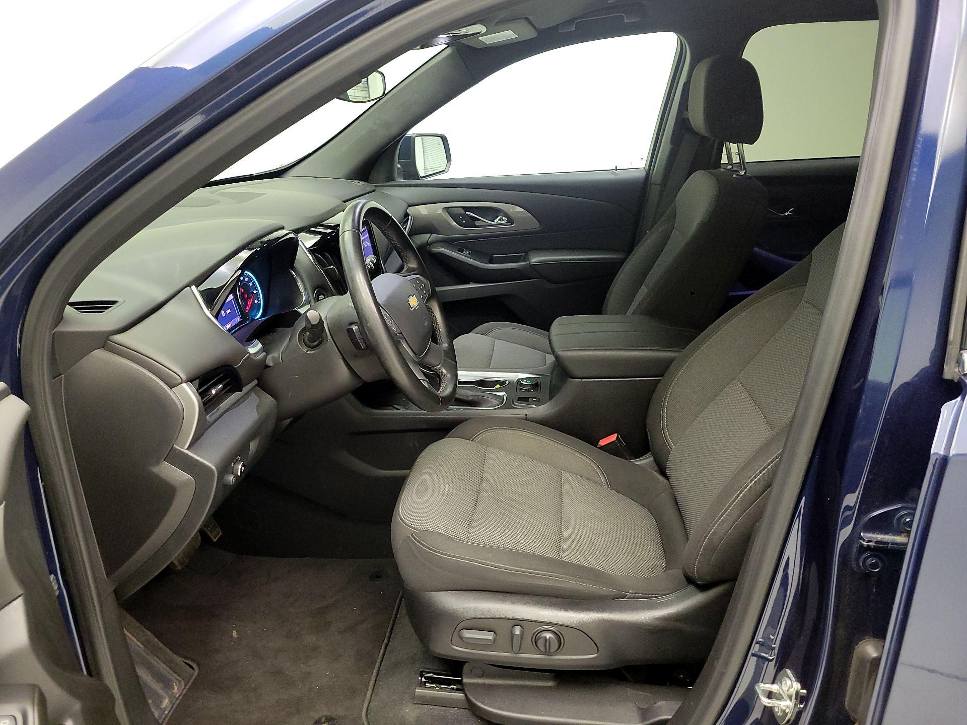 Thumbnail: 2023 Chevrolet Traverse - 9