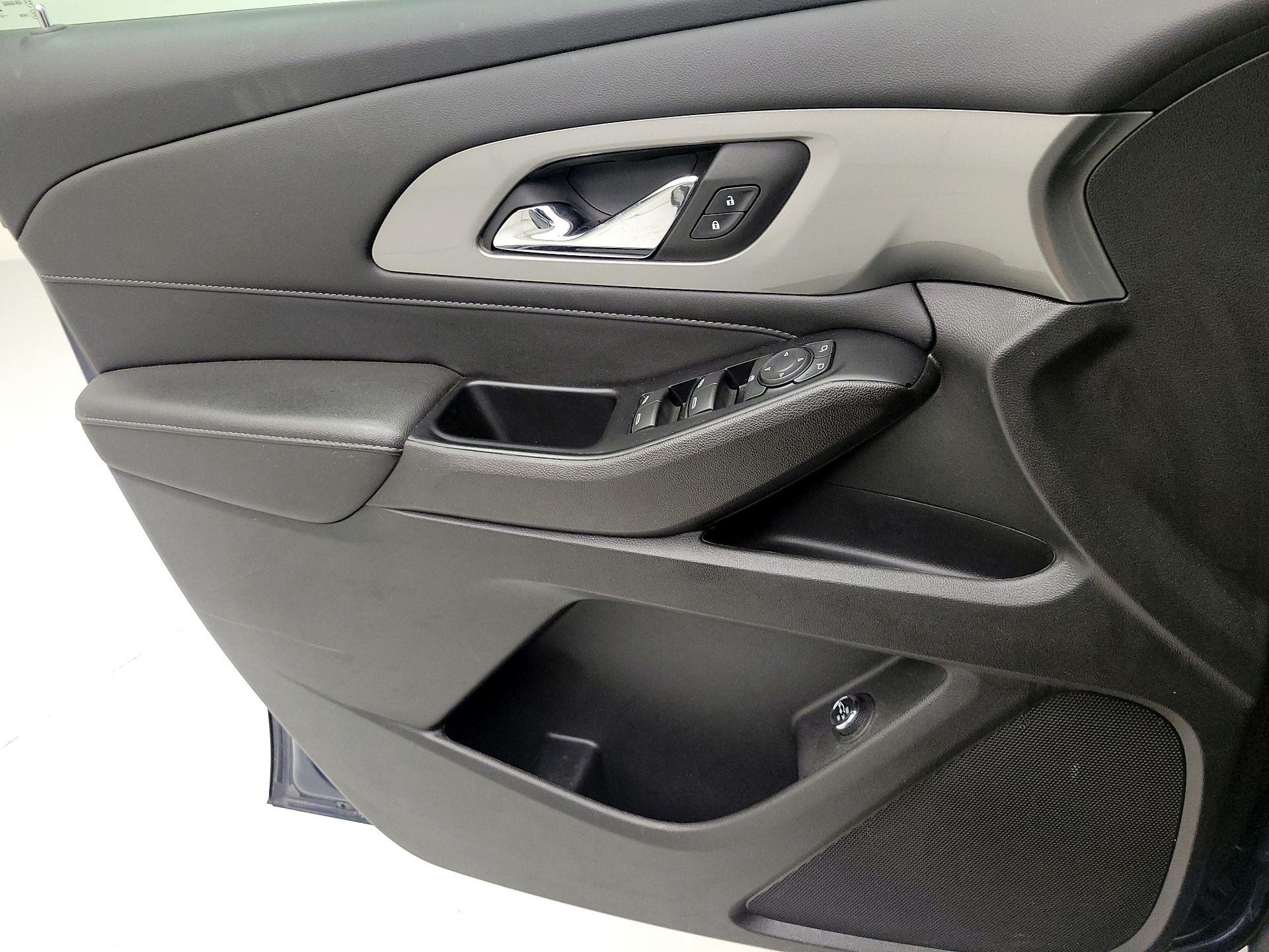 Thumbnail: 2023 Chevrolet Traverse - 10